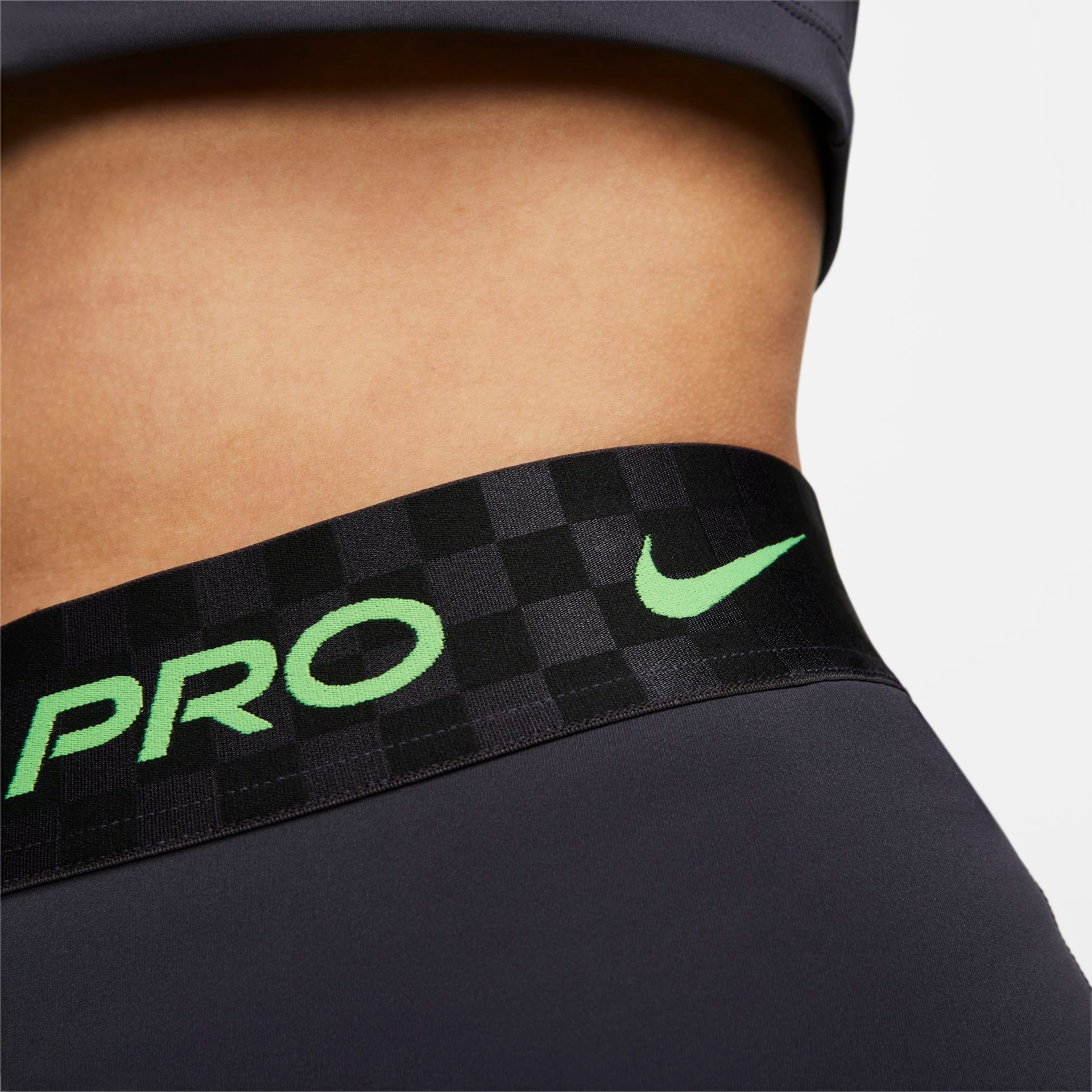 Shorts Nike Pro Dri-FIT Feminino - Foto 4