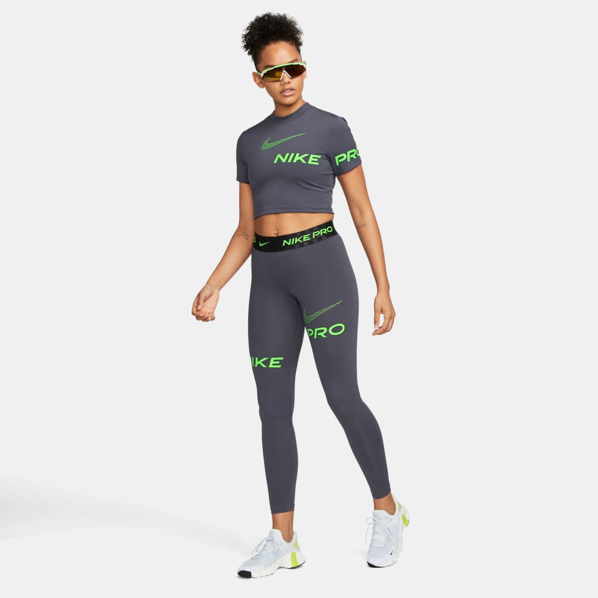 Camiseta Nike Pro Dri-FIT Feminina - Foto 4