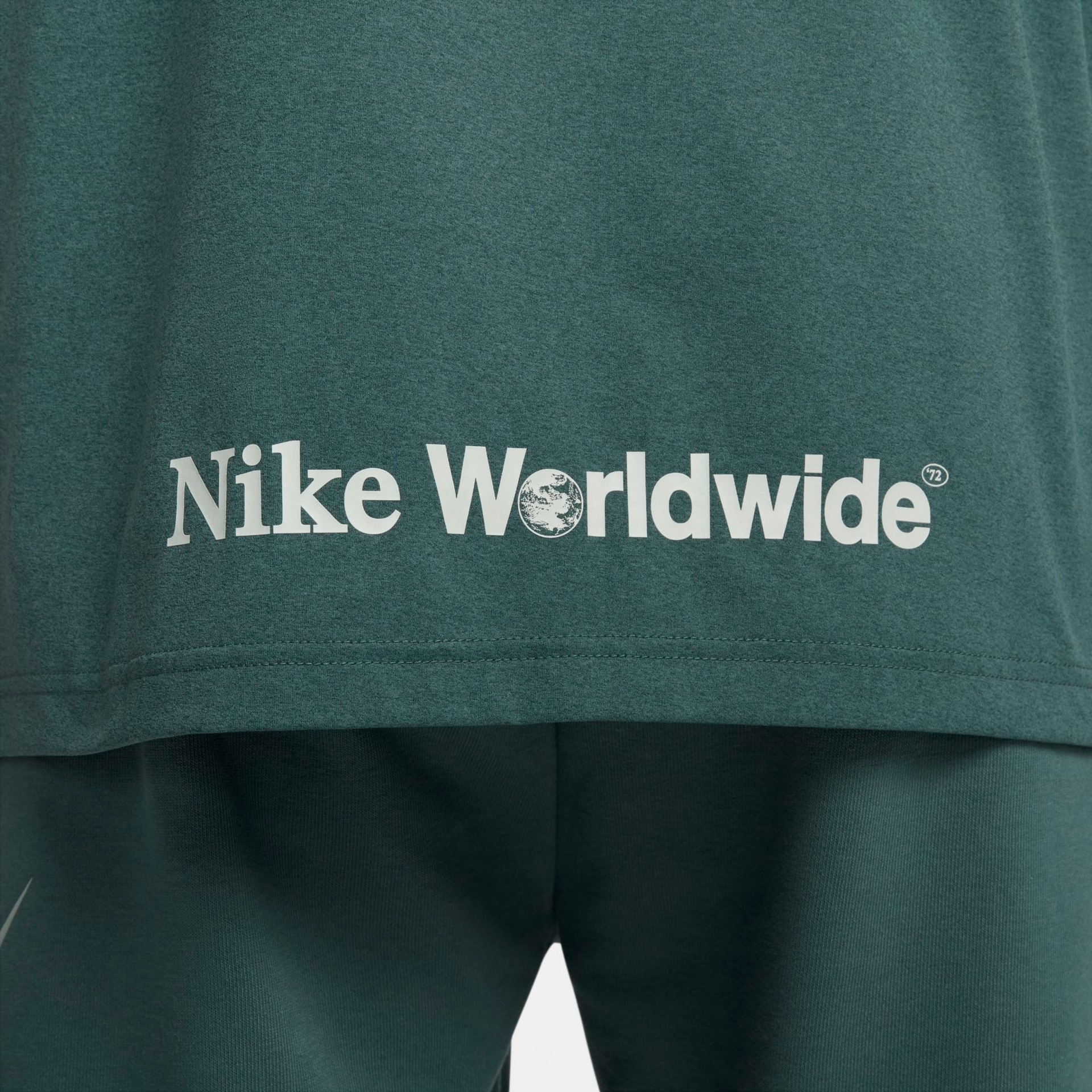 Camiseta Nike Dri-FIT UV Hyverse Masculina - Foto 4