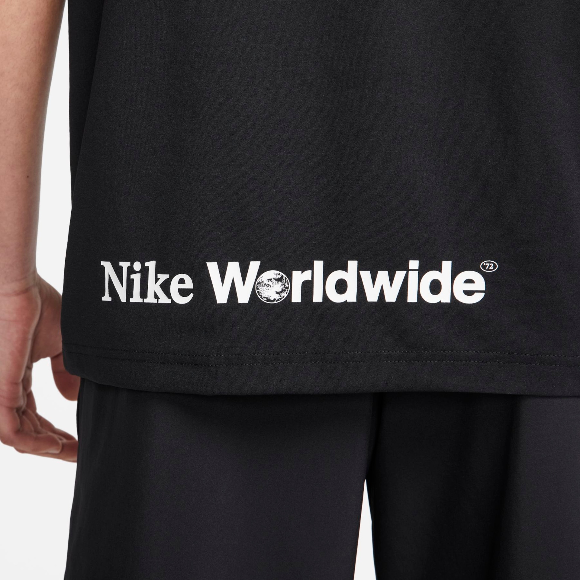 Camiseta Nike Dri-FIT UV Hyverse Masculina - Foto 4