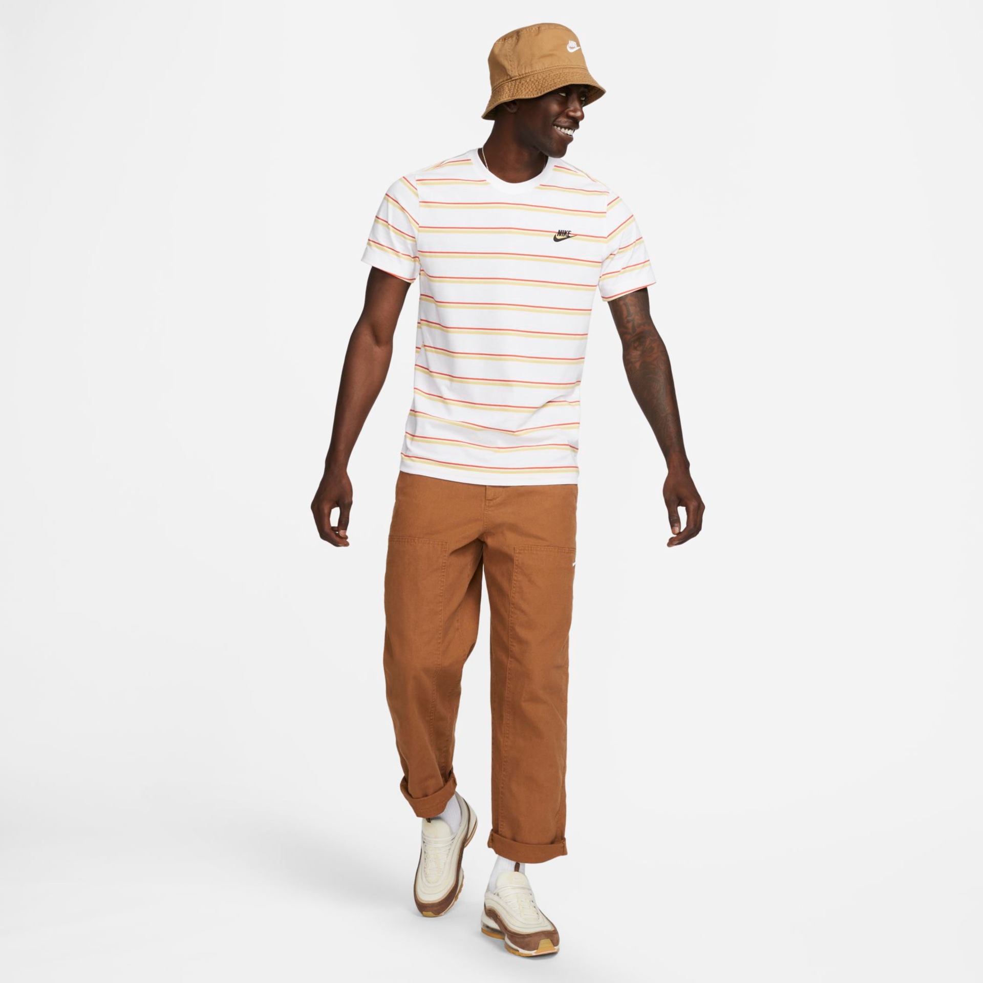 Camiseta Nike Sportswear Club Strip Masculina - Foto 5