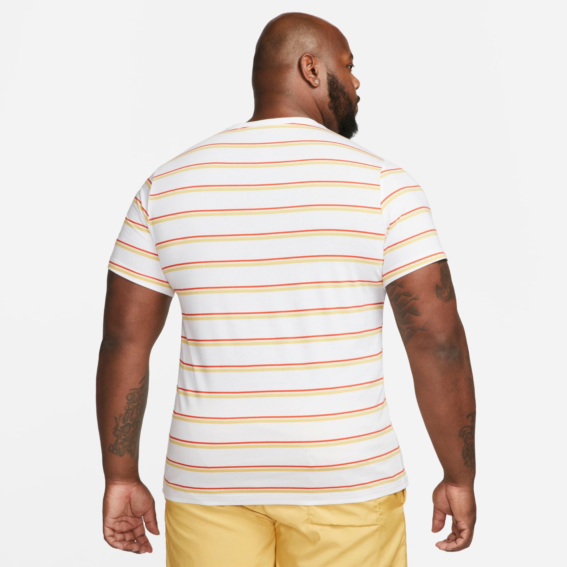 Camiseta Nike Sportswear Club Strip Masculina - Foto 7