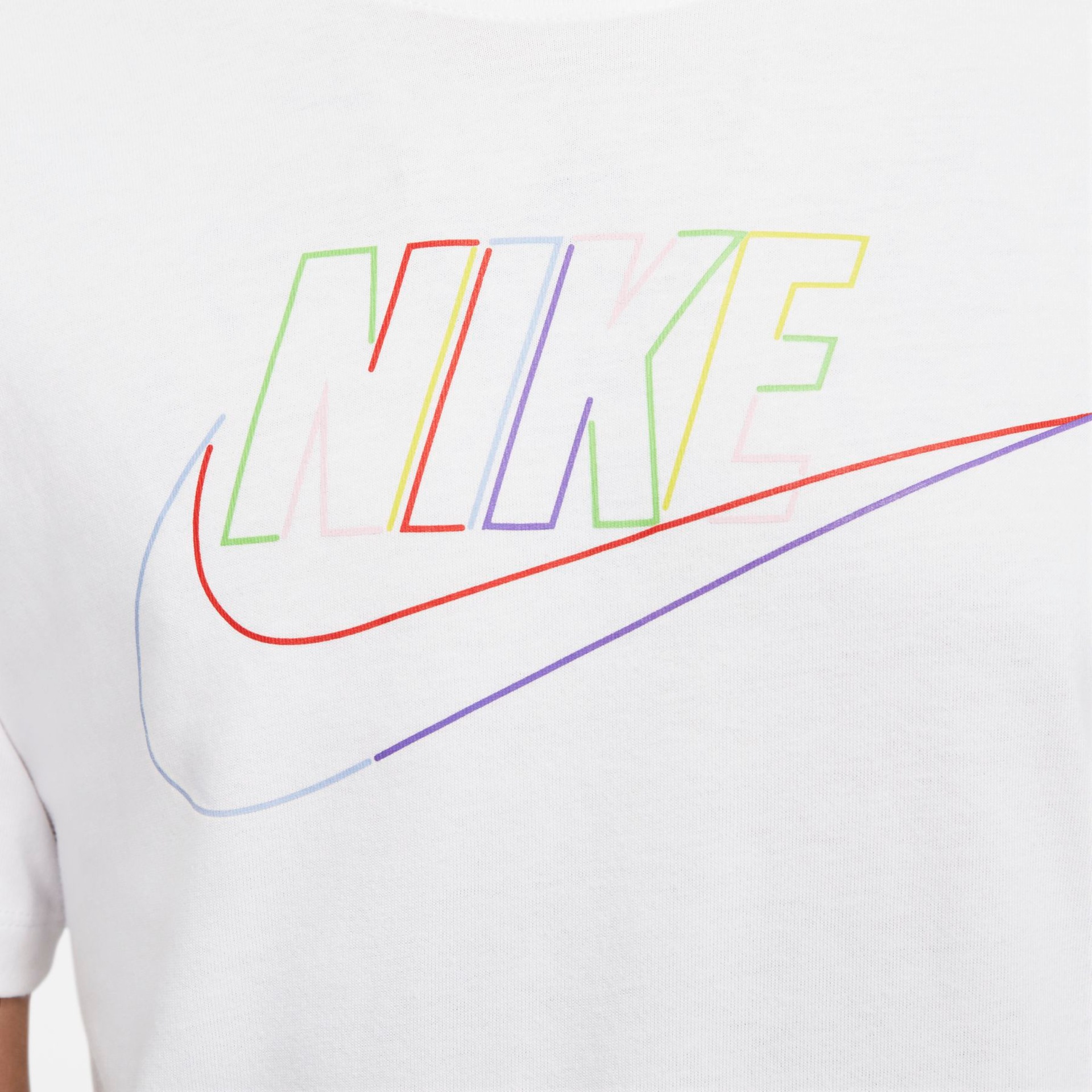 Camiseta Nike Sportswear Club+ Masculina - Foto 3