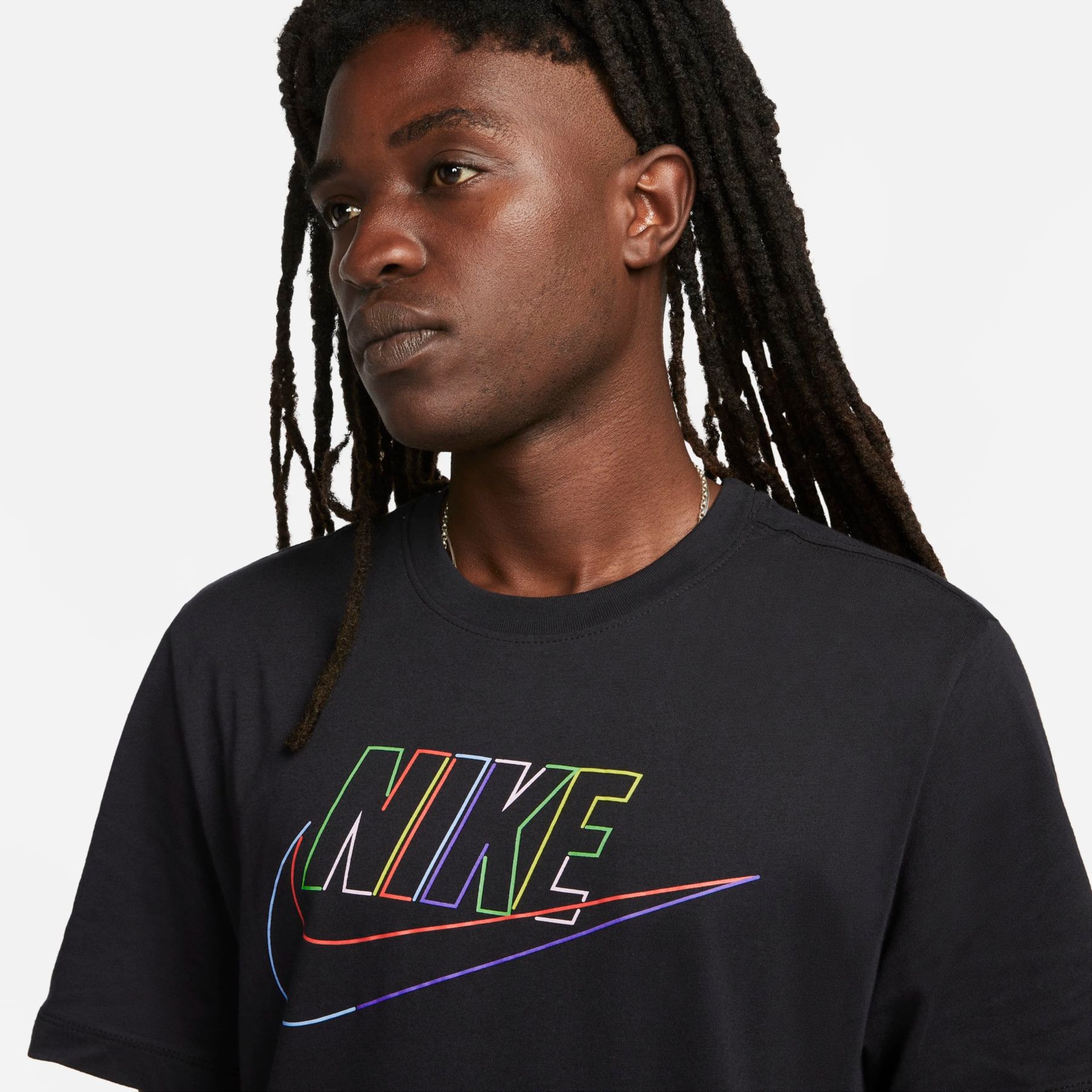 Camiseta Nike Sportswear Club+ Masculina - Foto 3