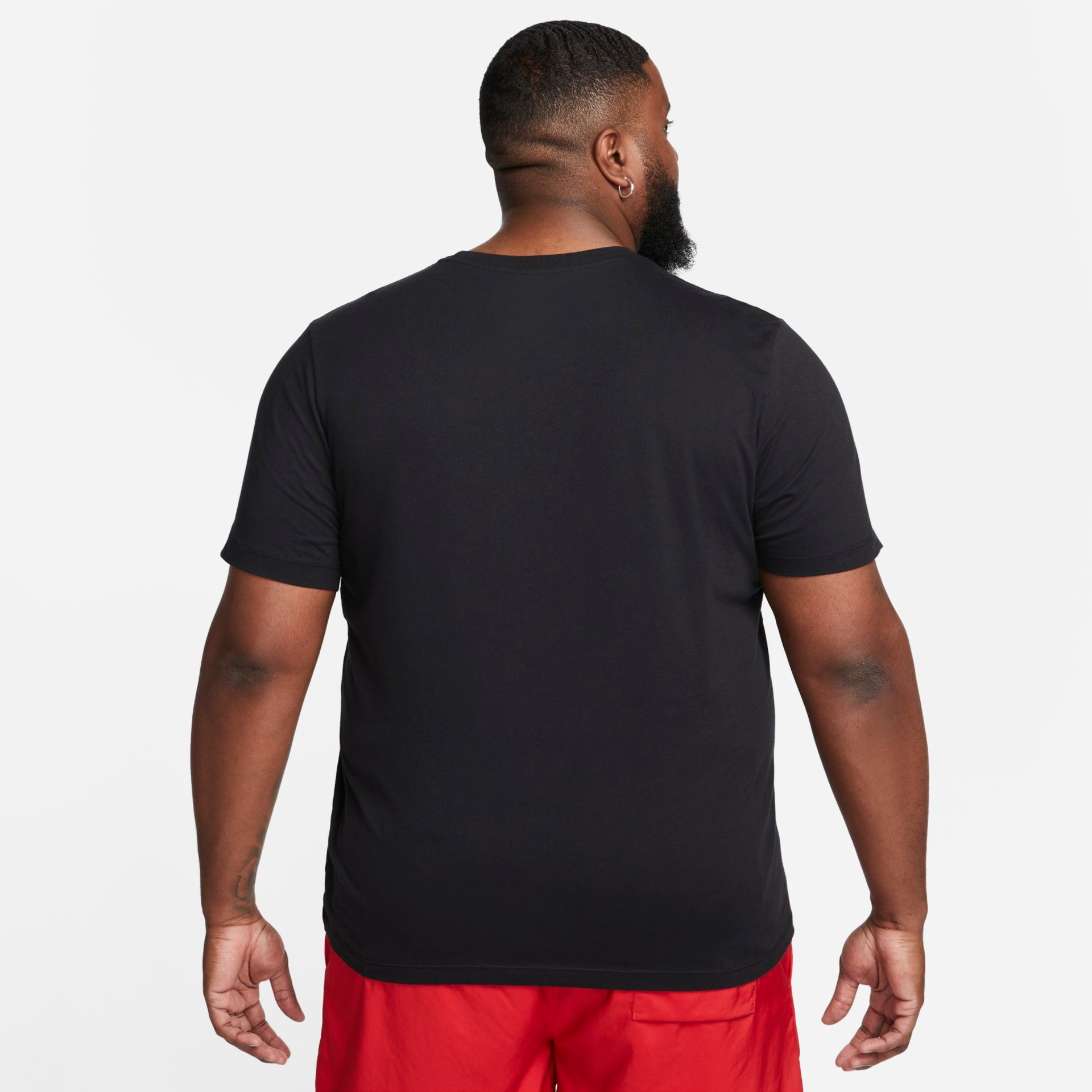 Camiseta Nike Sportswear Club+ Masculina - Foto 6