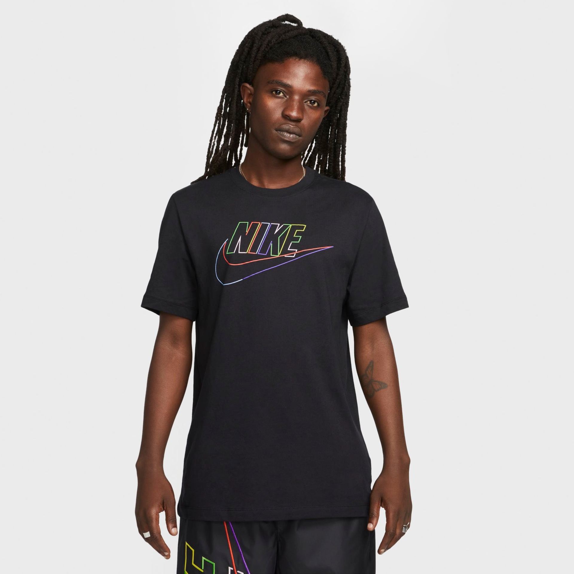 Camiseta Nike Sportswear Club+ Masculina - Foto 1