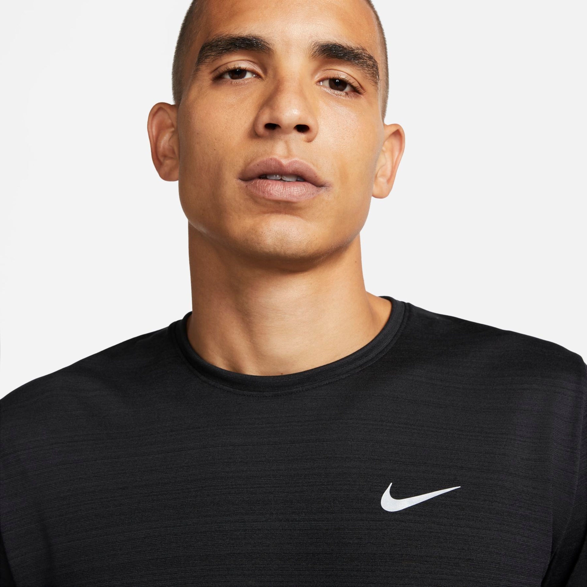 Camiseta Nike Dri-FIT Miler Masculina - Foto 5
