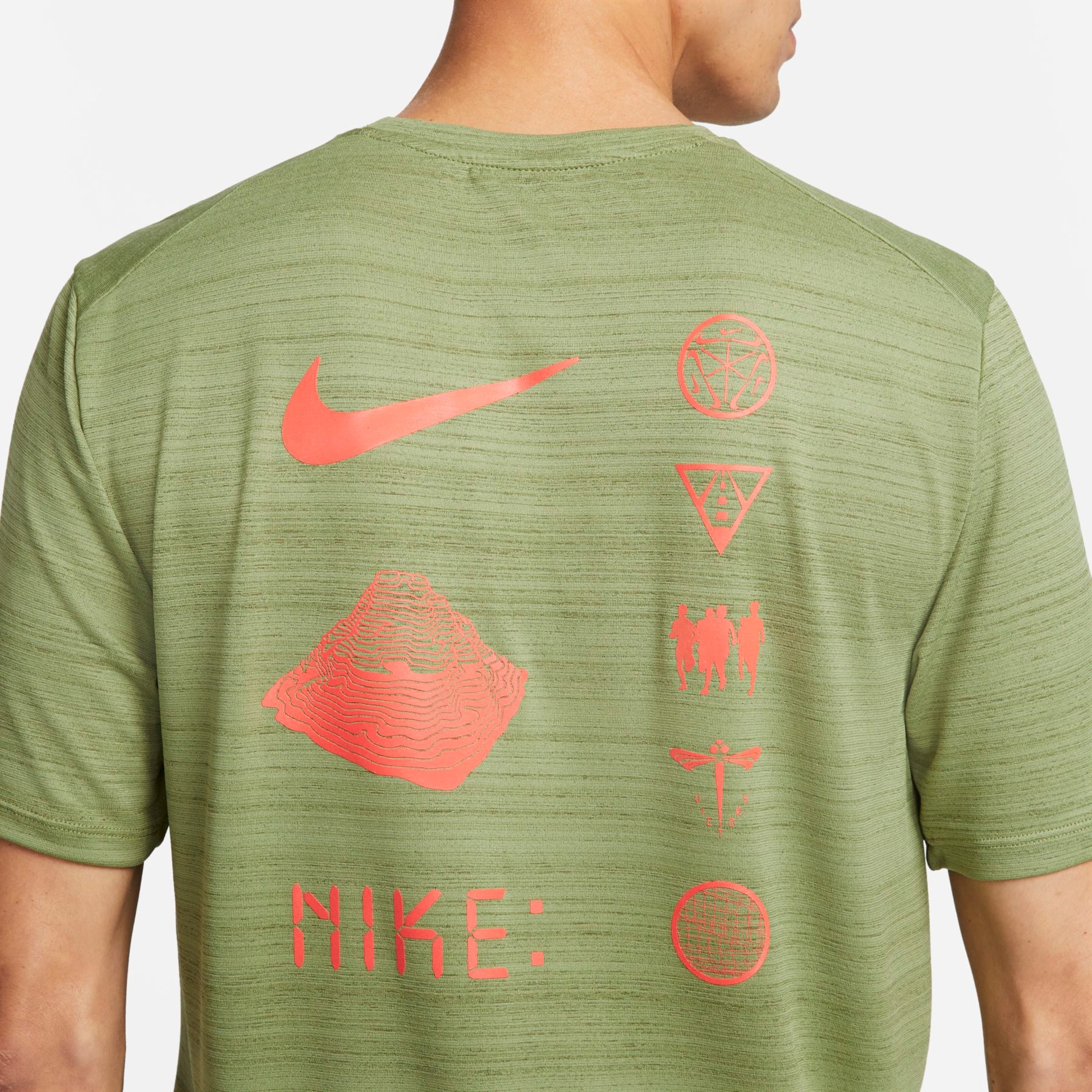 Camiseta Nike Dri-FIT Miler Masculina - Foto 4