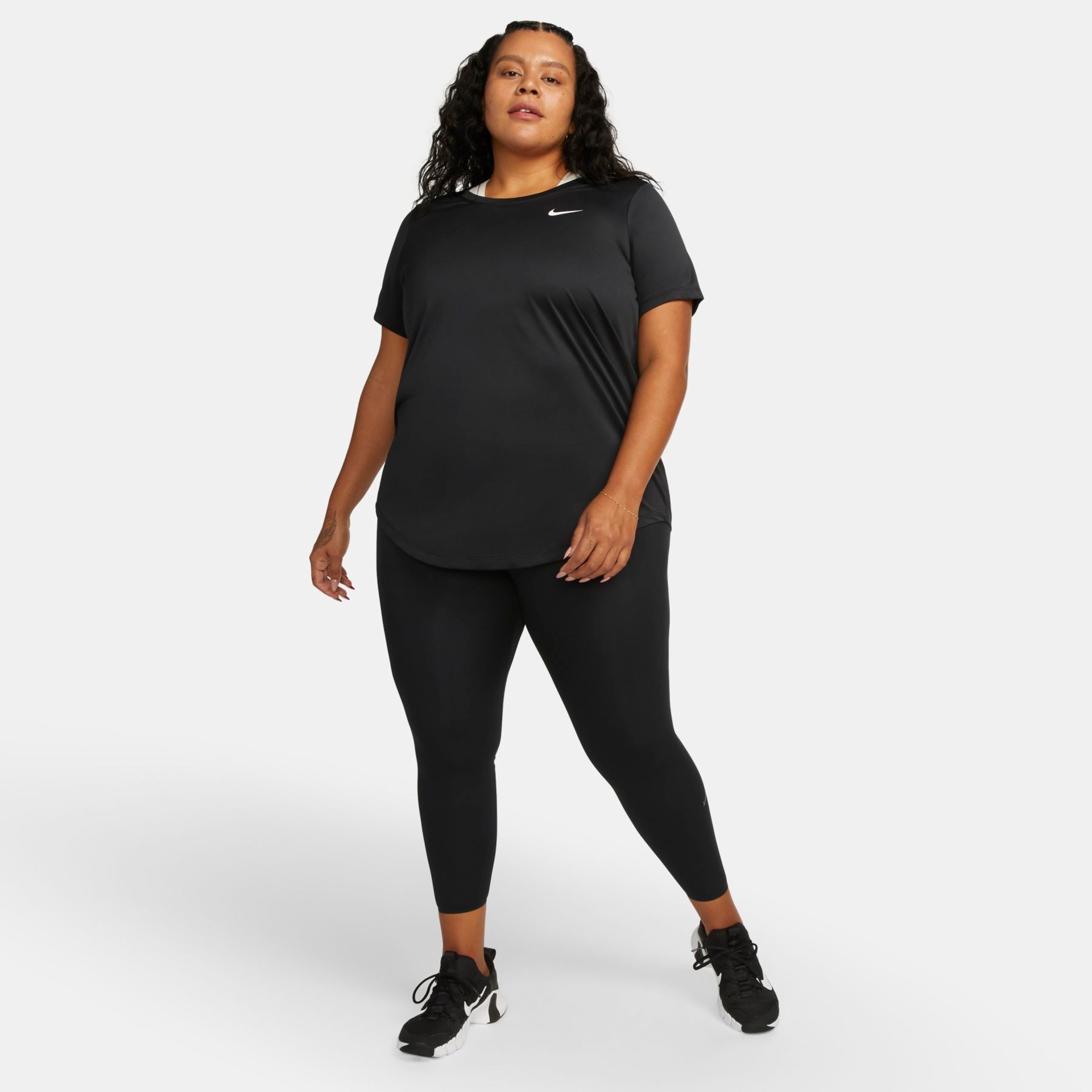 Plus Size - Camiseta Nike Dri-FIT Feminina - Foto 5