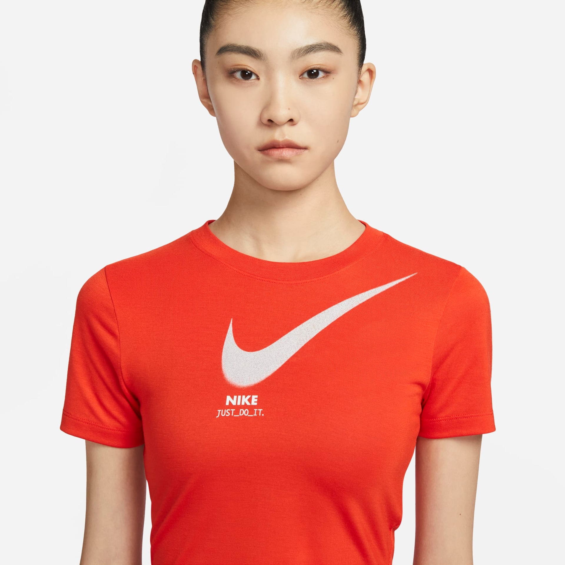 Camiseta Nike Sportswear Utility Feminina - Foto 2