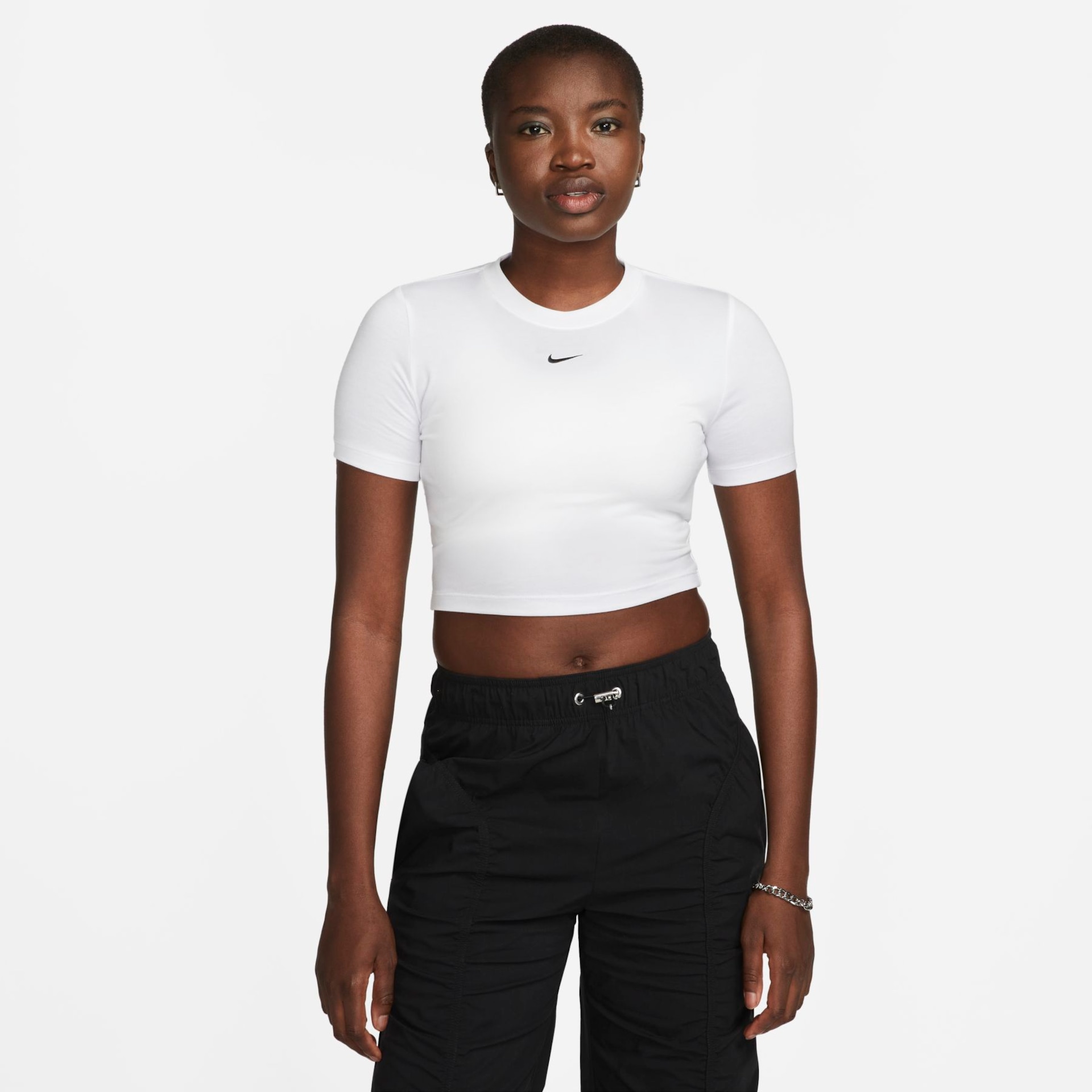 Camiseta Nike Sportswear Essential Feminina - Foto 1