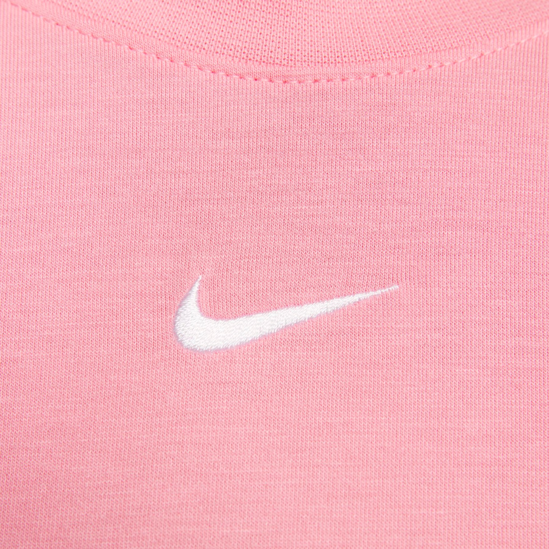 Camiseta Nike Sportswear Essential Feminina - Foto 4