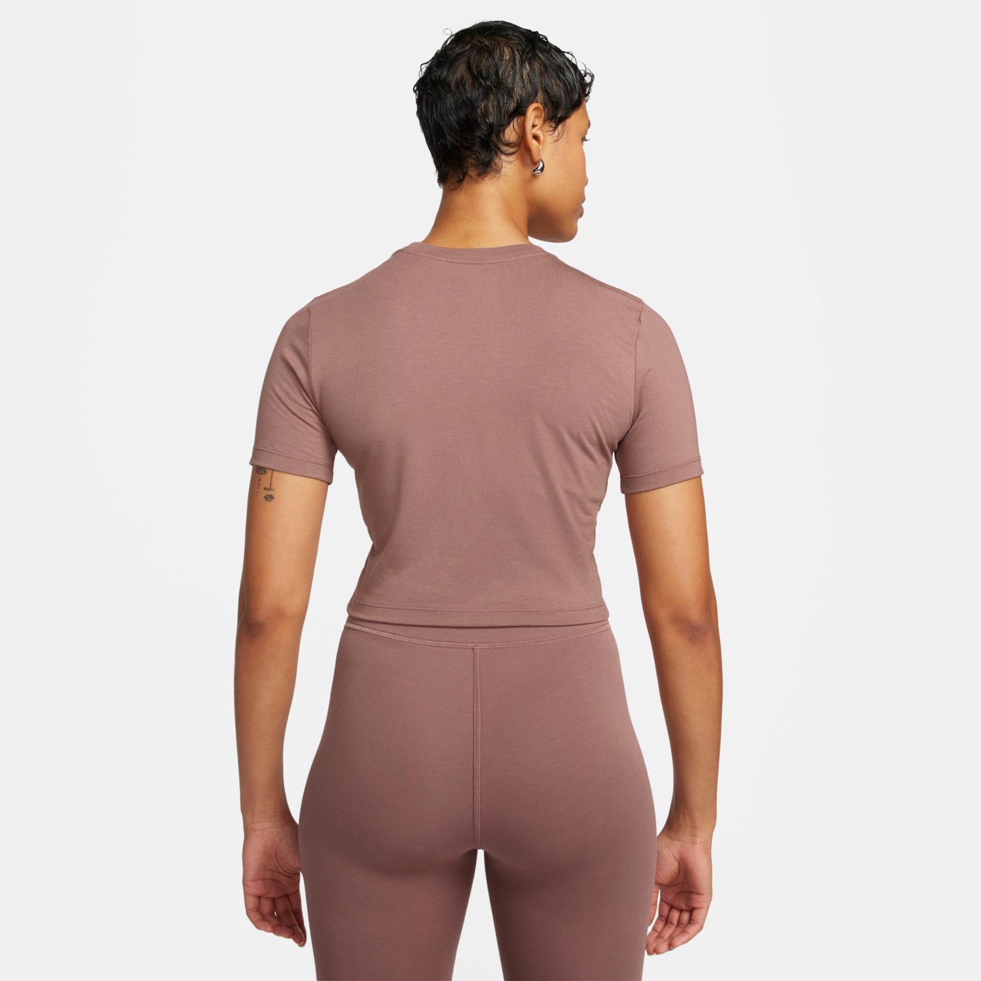 Camiseta Nike Sportswear Essential Feminina - Foto 2