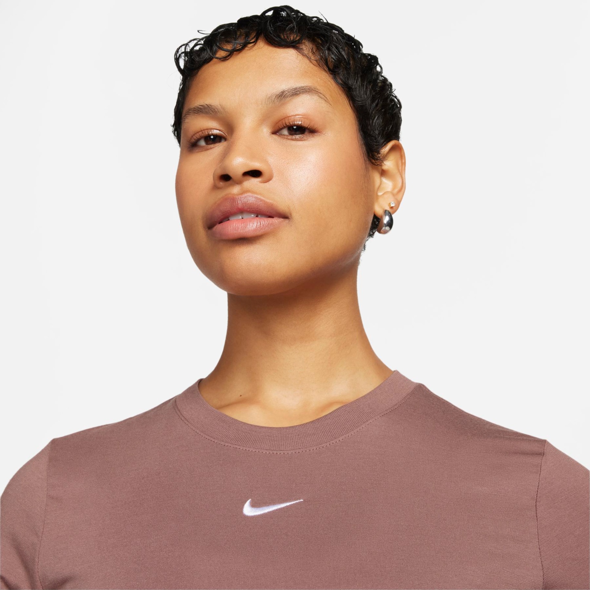 Camiseta Nike Sportswear Essential Feminina - Foto 3
