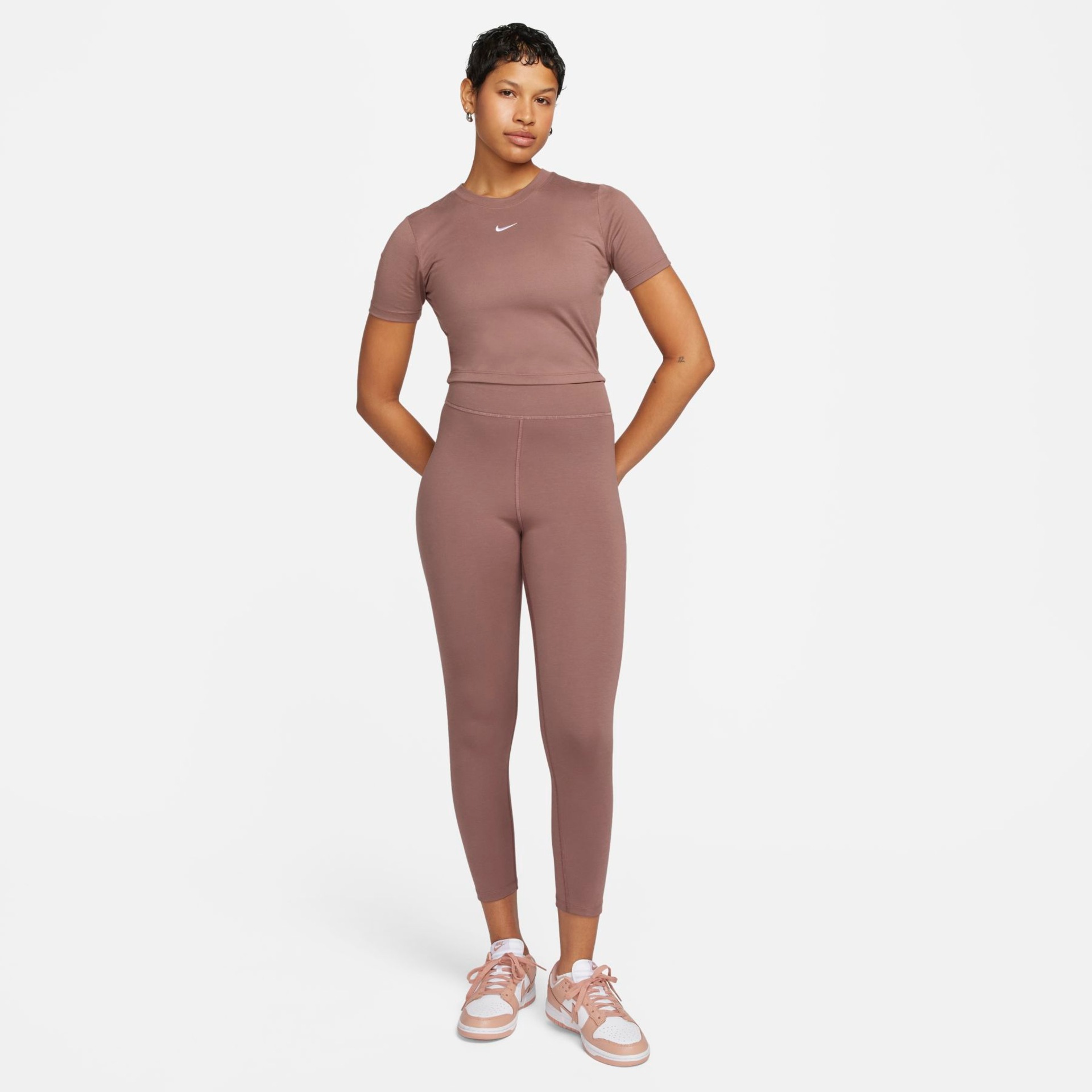Camiseta Nike Sportswear Essential Feminina - Foto 5