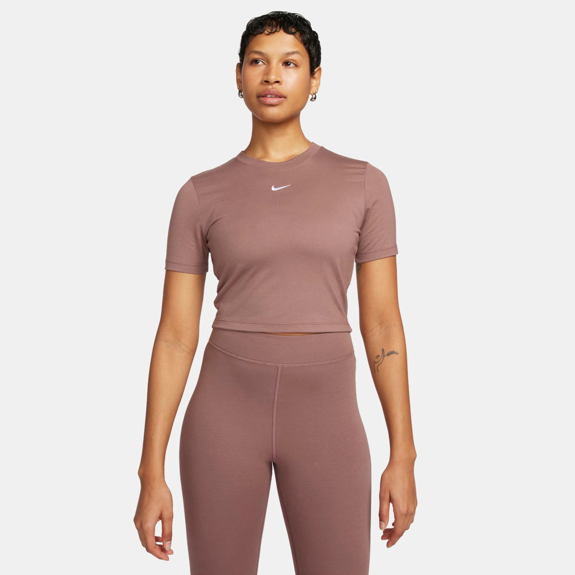Camiseta Nike Sportswear Essential Feminina - Foto 1