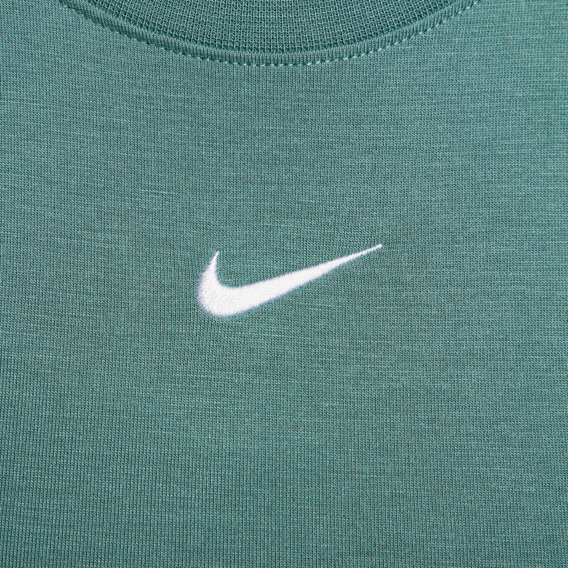 Camiseta Nike Sportswear Essential Feminina - Foto 4