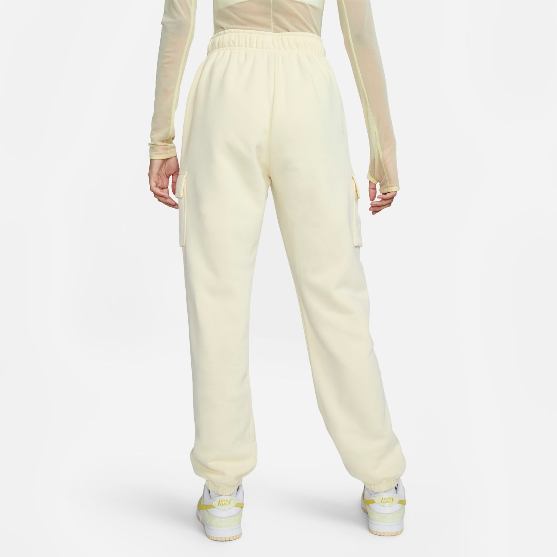 Calça Nike Sportswear Club Fleece Cargo Feminina - Foto 2