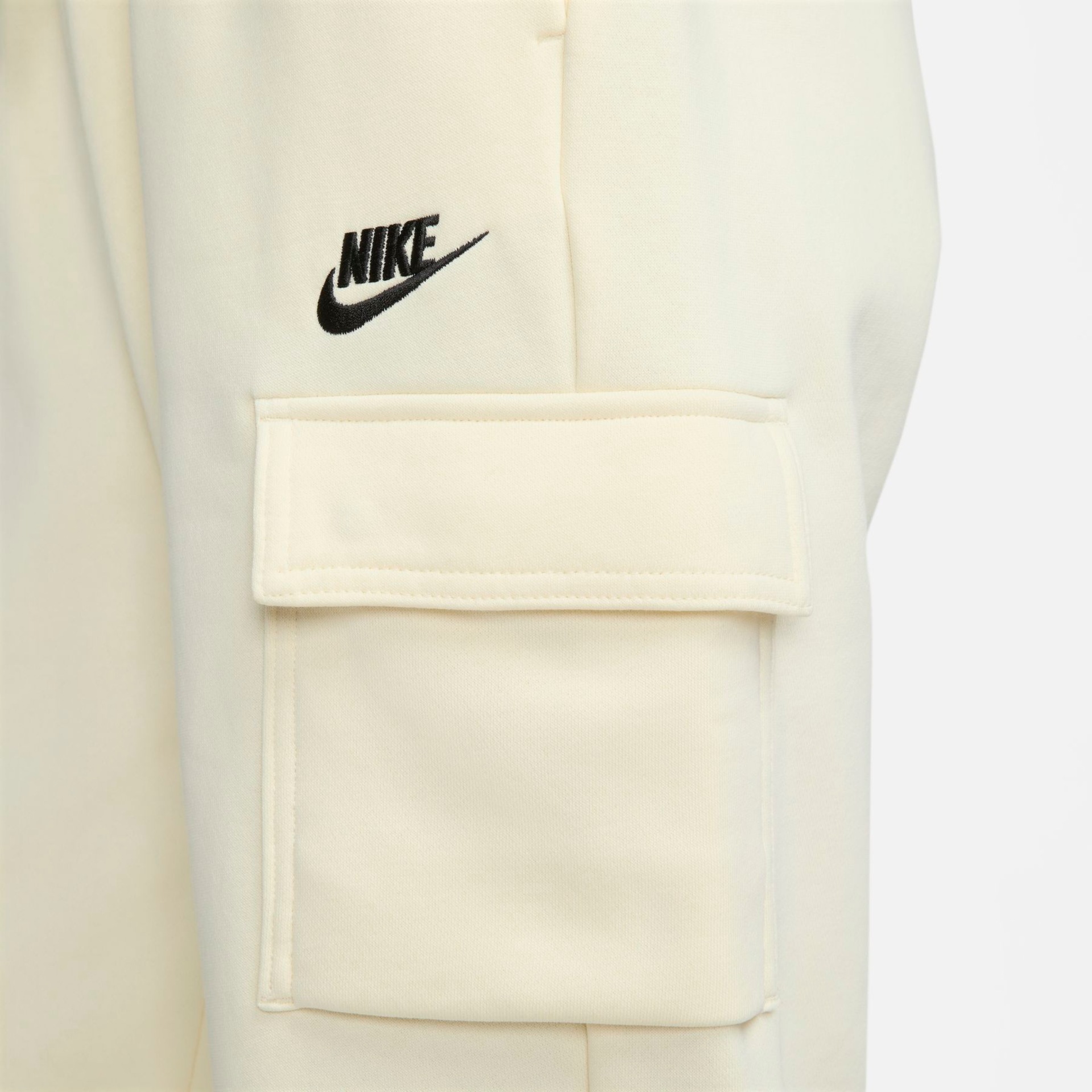 Calça Nike Sportswear Club Fleece Cargo Feminina - Foto 4