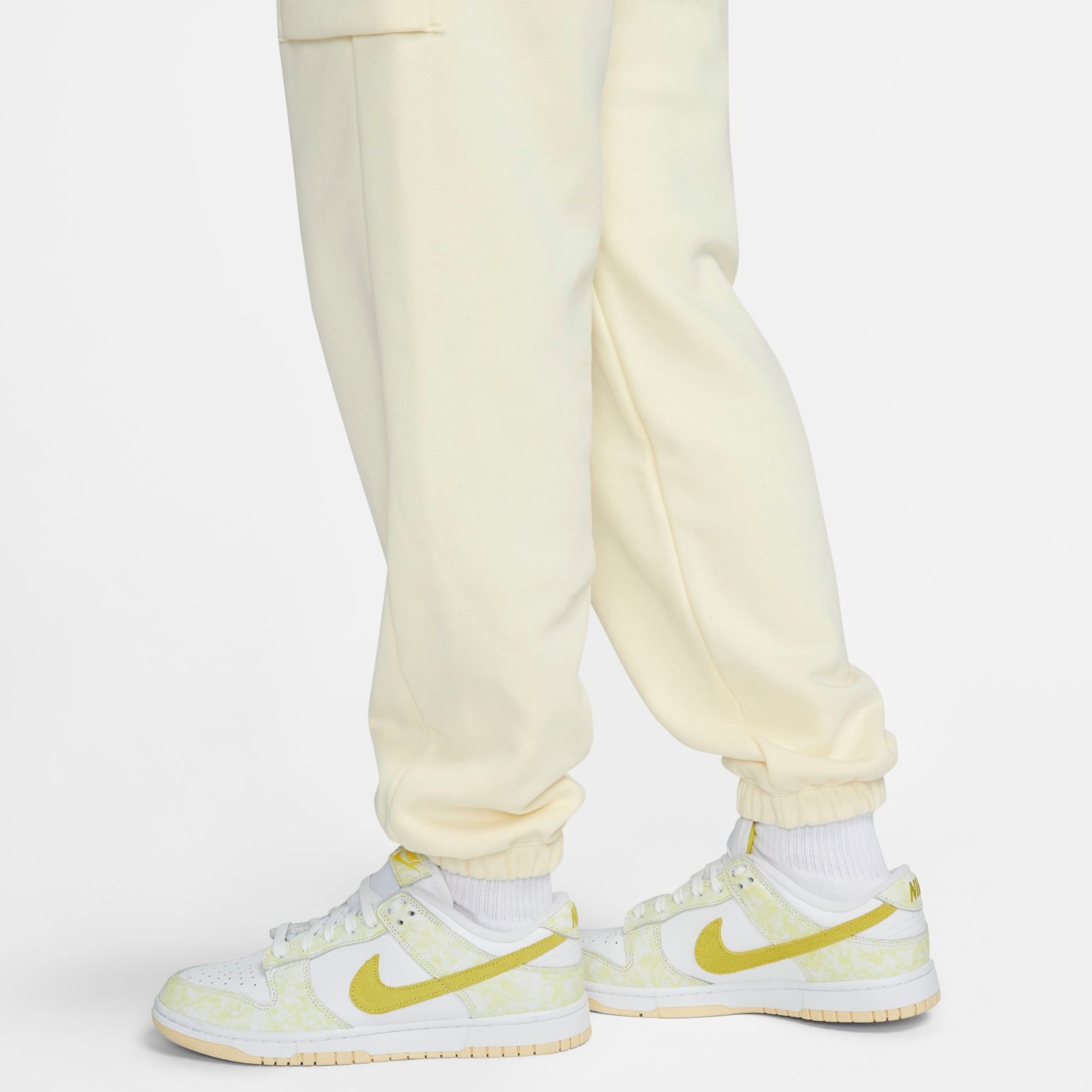 Calça Nike Sportswear Club Fleece Cargo Feminina - Foto 5