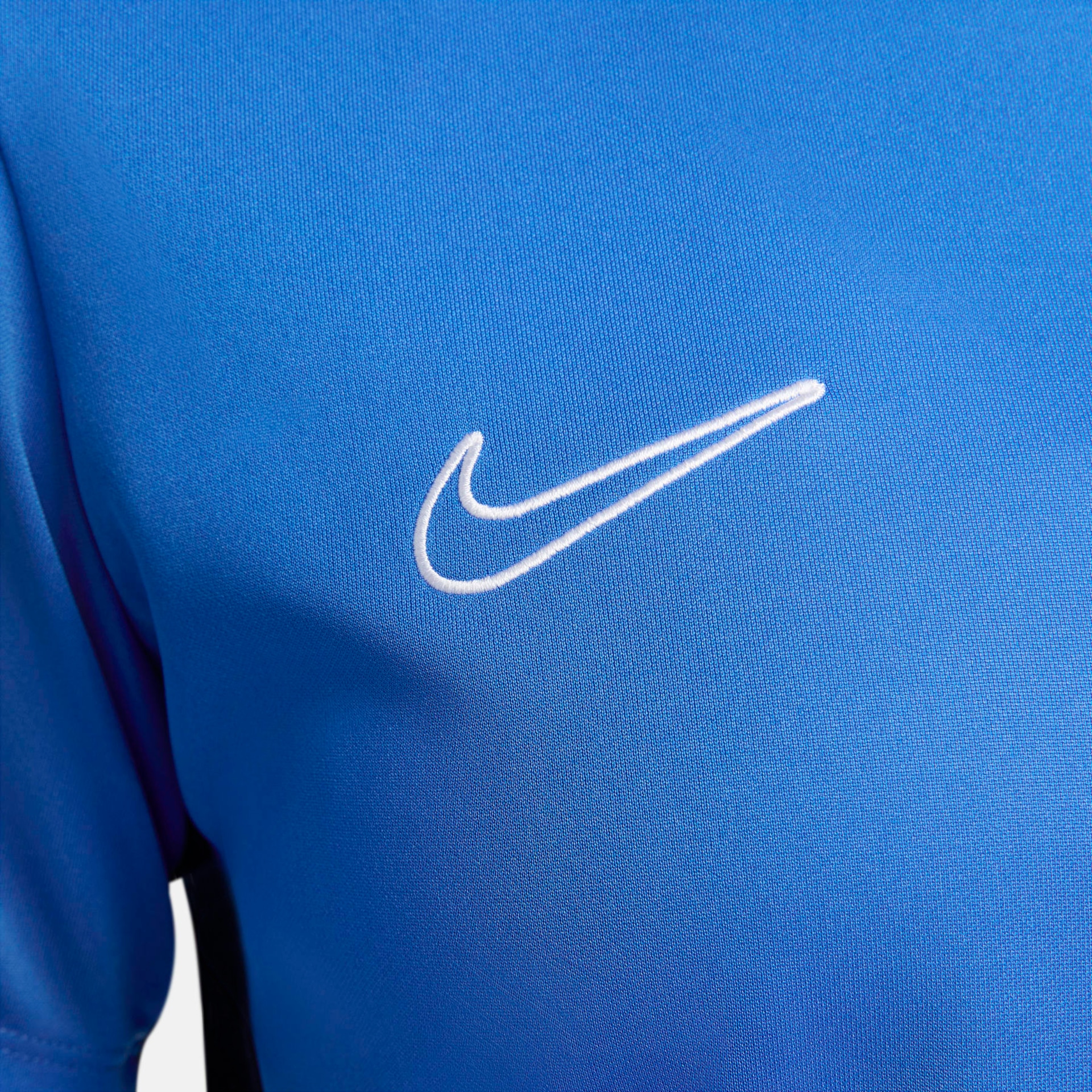 Camiseta Nike Dri-FIT Academy 23 Feminina - Foto 4