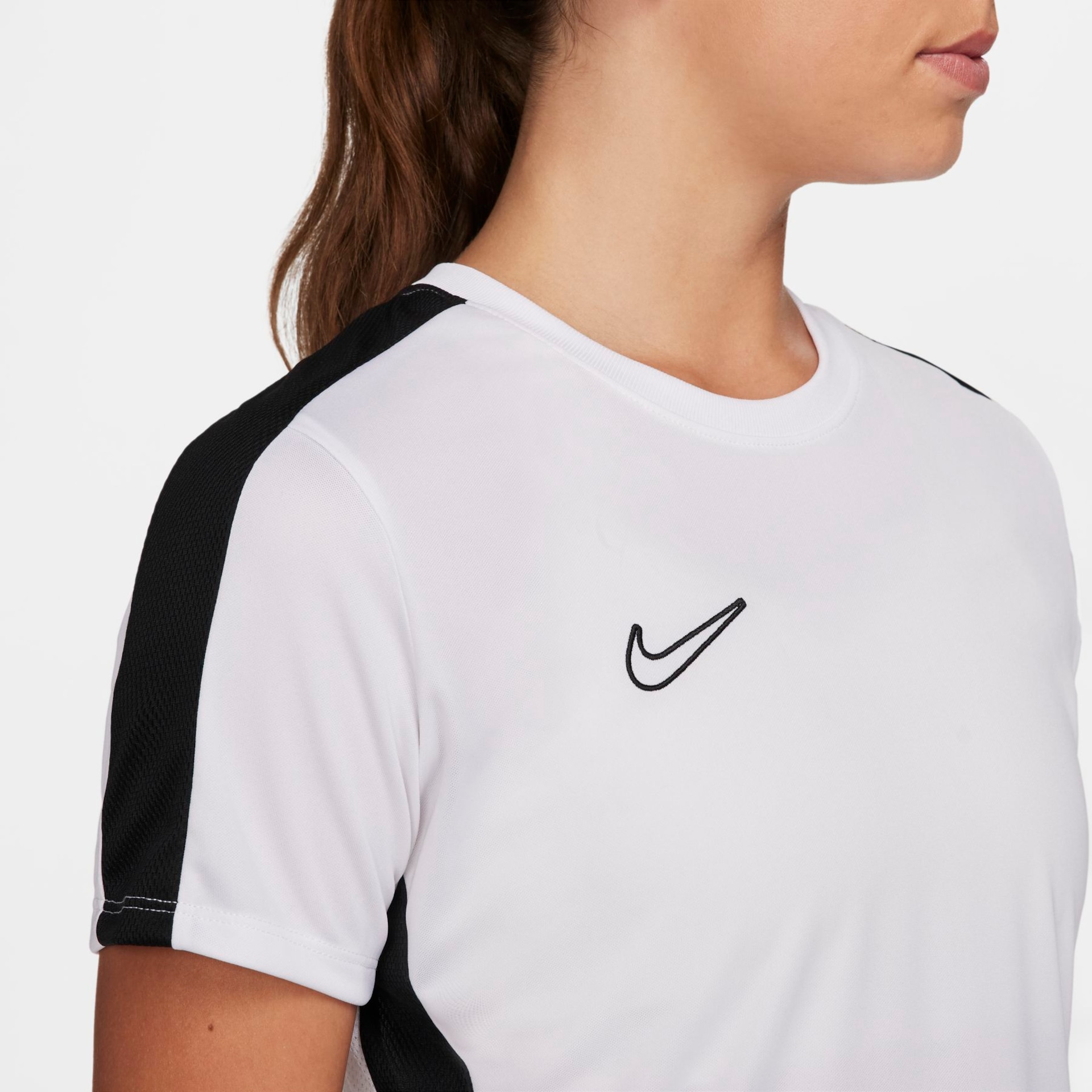 Camiseta Nike Dri-FIT Academy 23 Feminina - Foto 5
