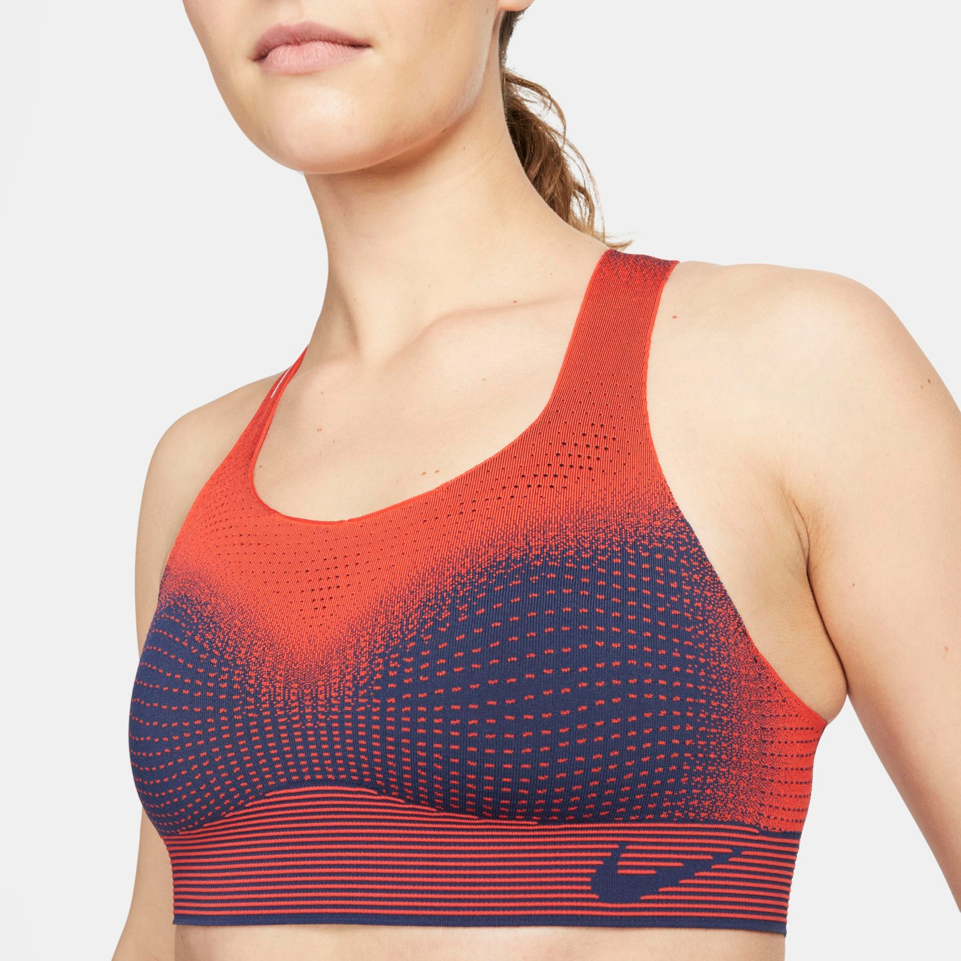 Top Nike Swoosh Flyknit Feminino - Foto 3