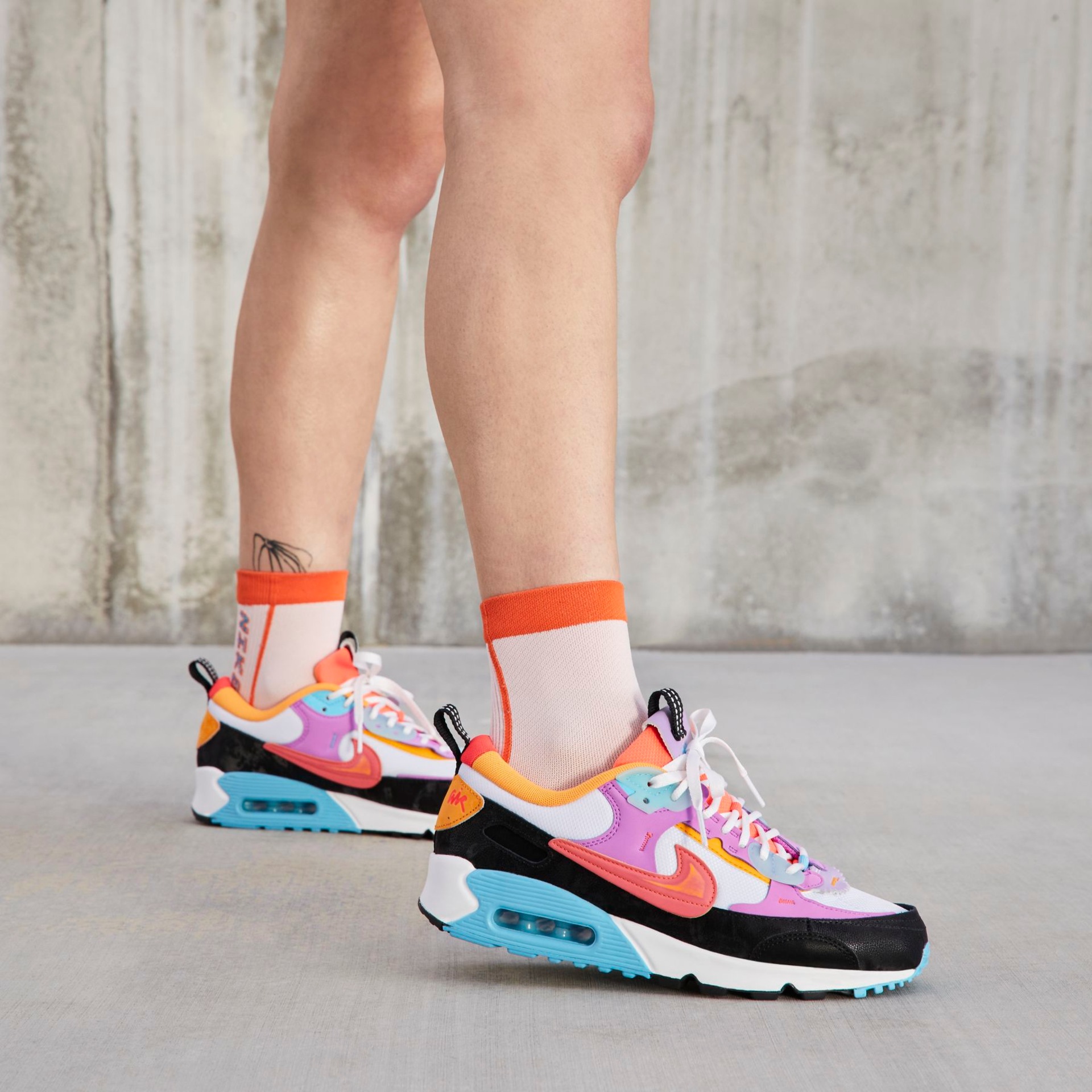 Tênis Nike Air Max 90 Futura Feminino - Foto 2