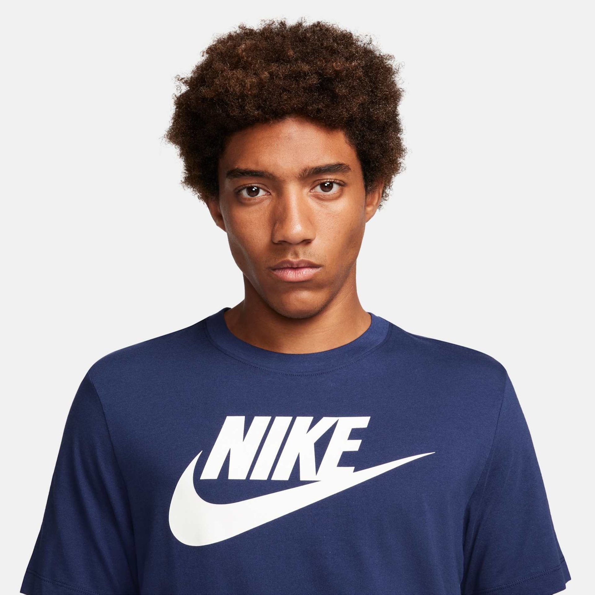 Camiseta Nike Standard Issue Masculina - Foto 3