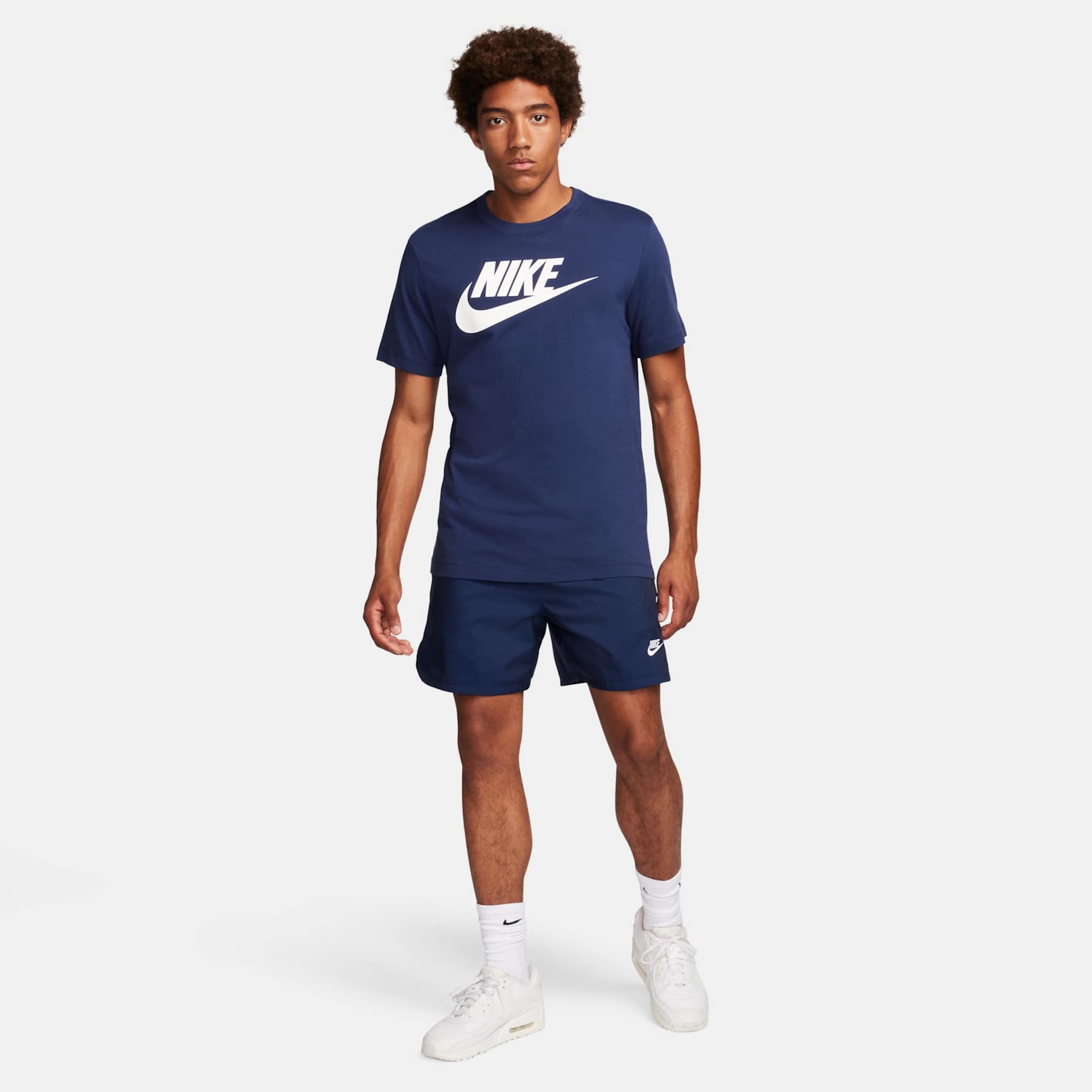 Camiseta Nike Standard Issue Masculina - Foto 4
