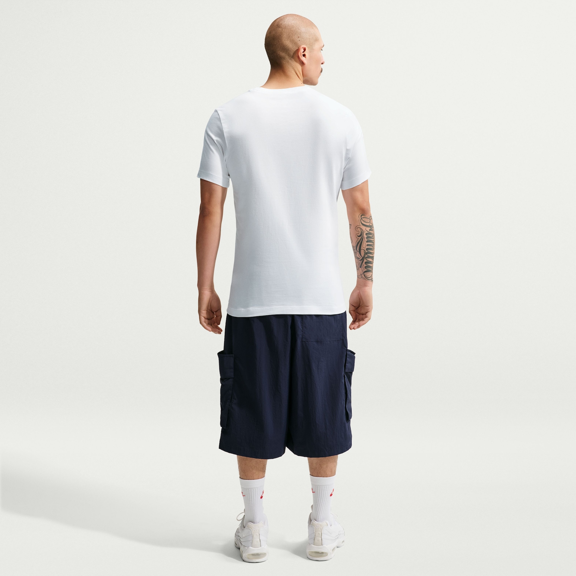 Camiseta Nike Standard Issue Masculina - Foto 4
