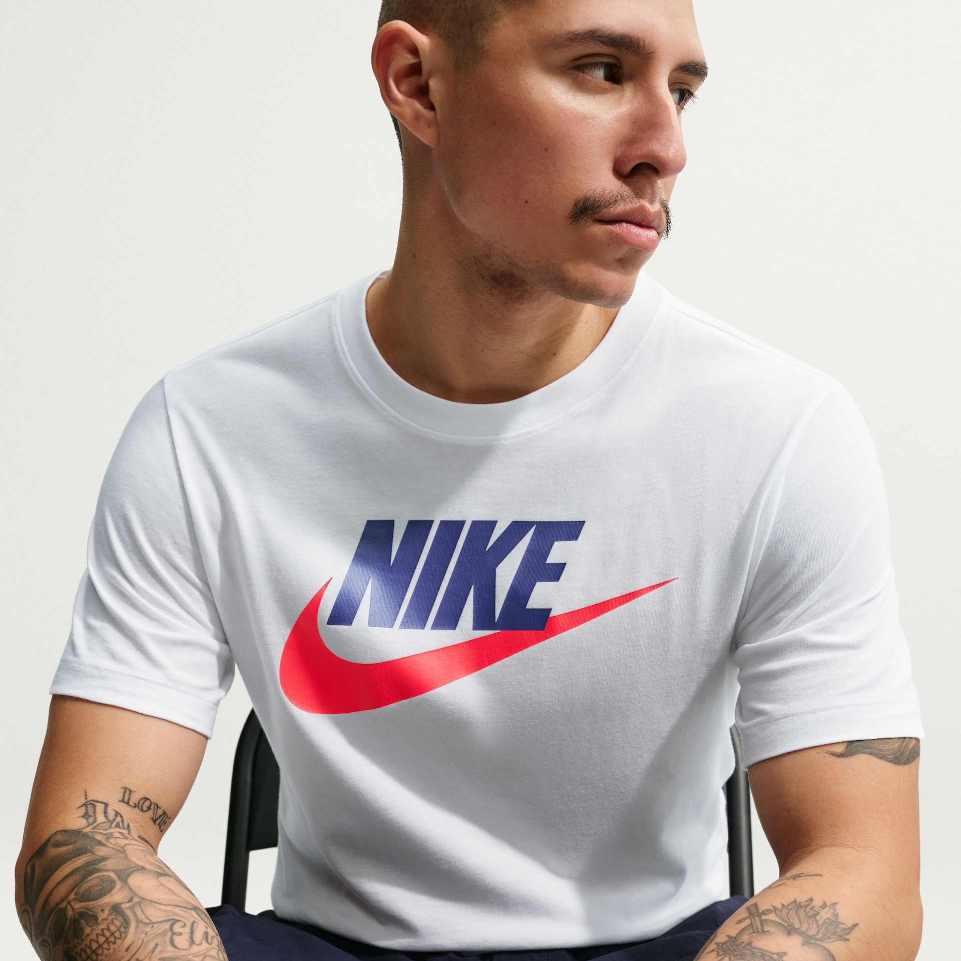 Camiseta Nike Standard Issue Masculina - Foto 3