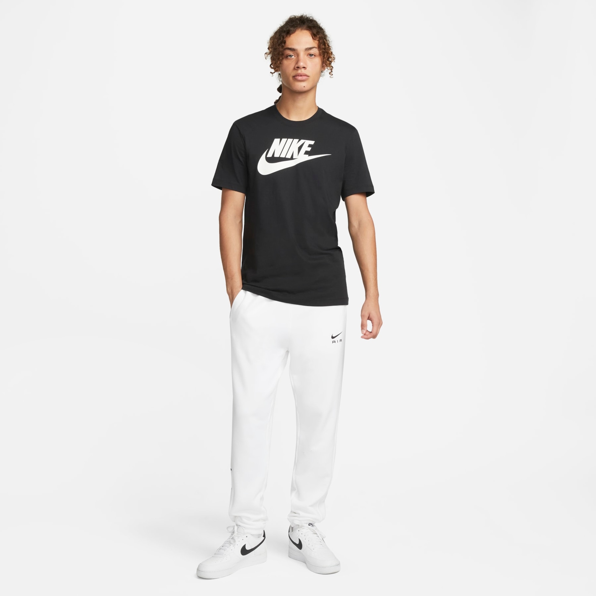 Camiseta Nike Standard Issue Masculina - Foto 3