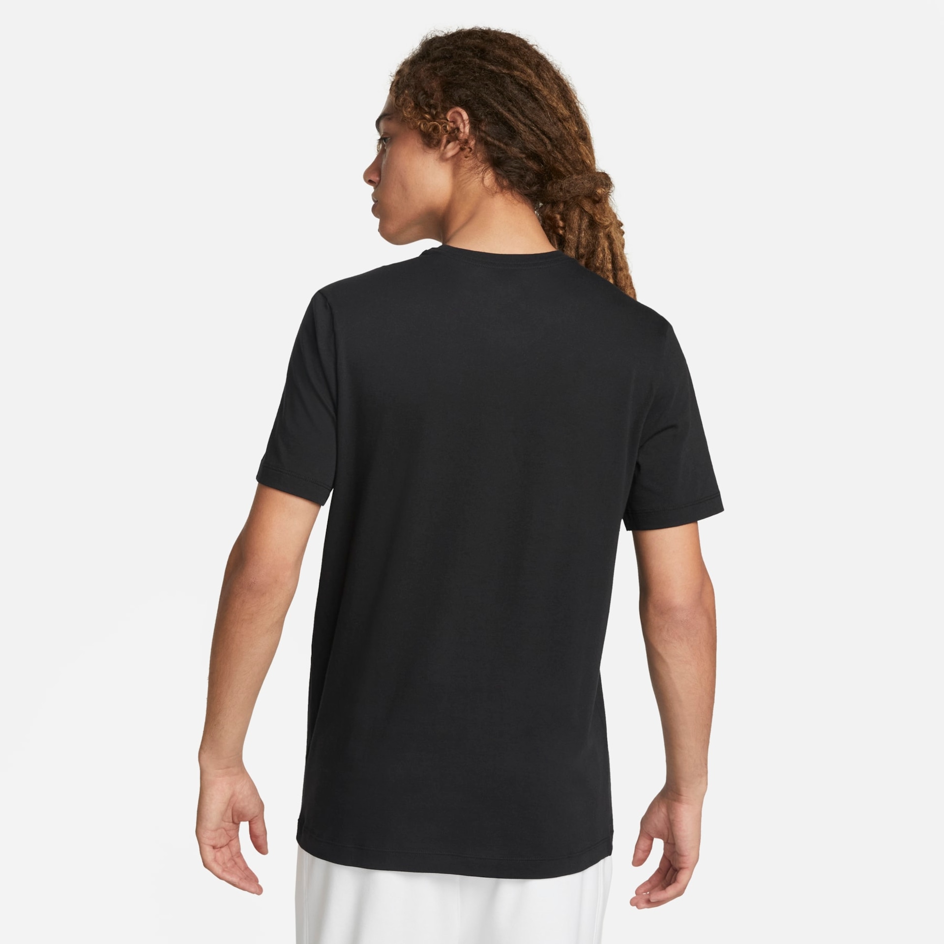 Camiseta Nike Standard Issue Masculina - Foto 4