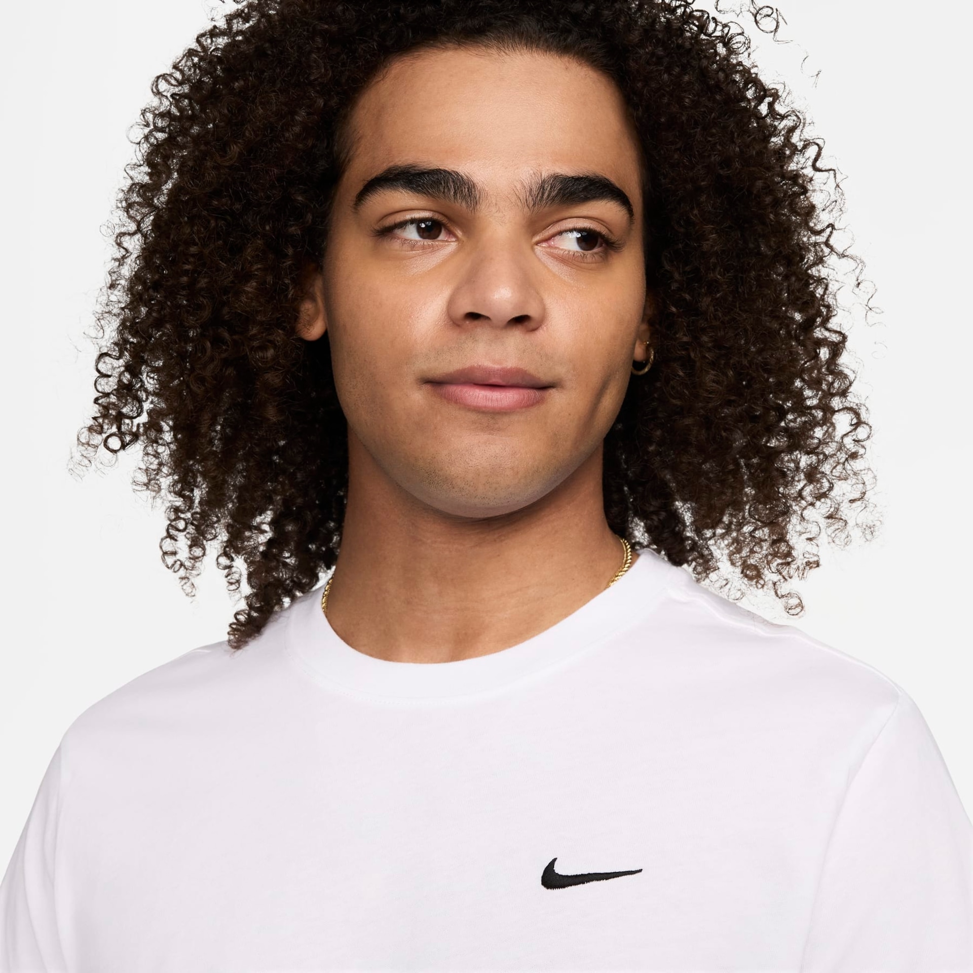 Camiseta Nike Sportswear Swoosh Masculina - Foto 2