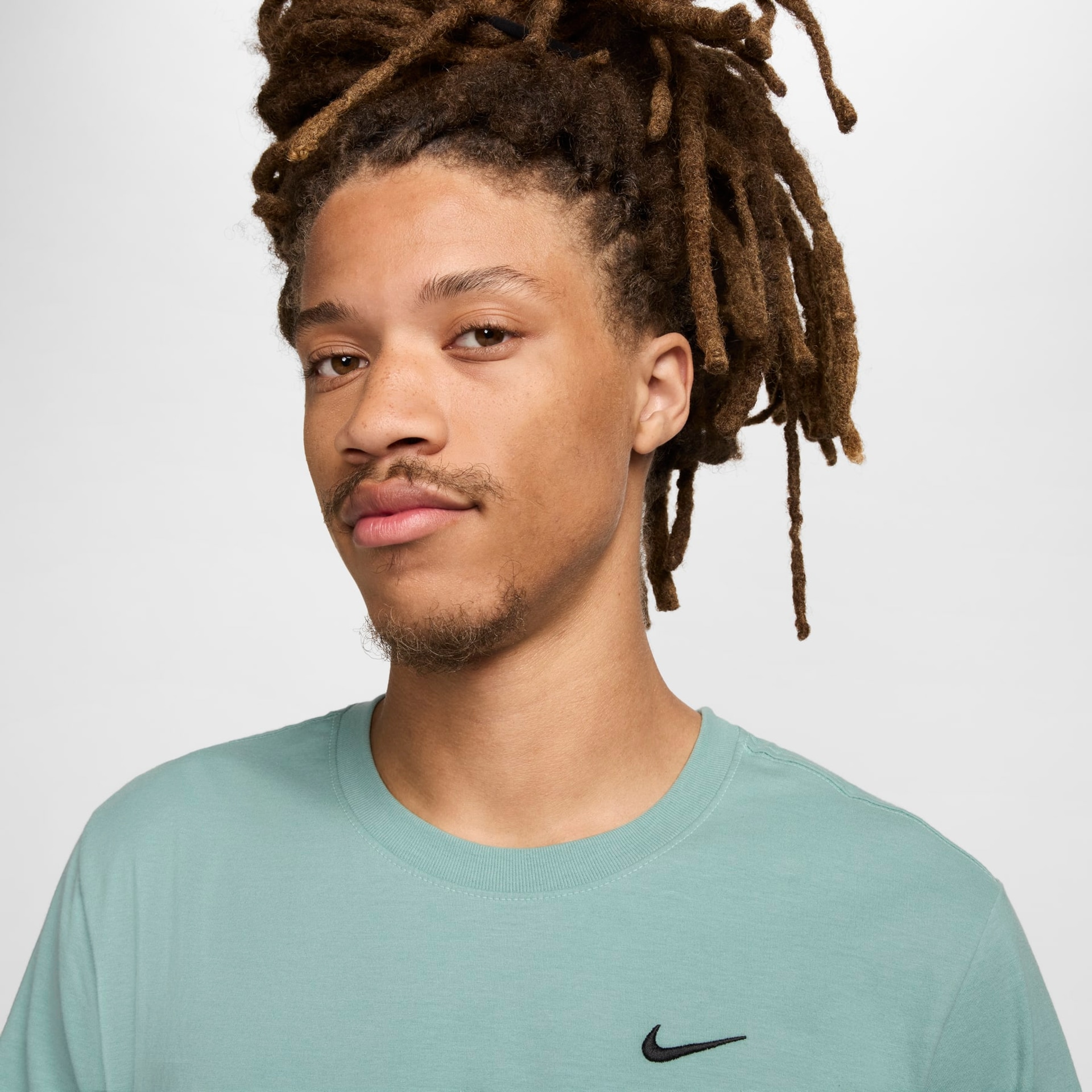 Camiseta Nike Sportswear Swoosh Masculina - Foto 2