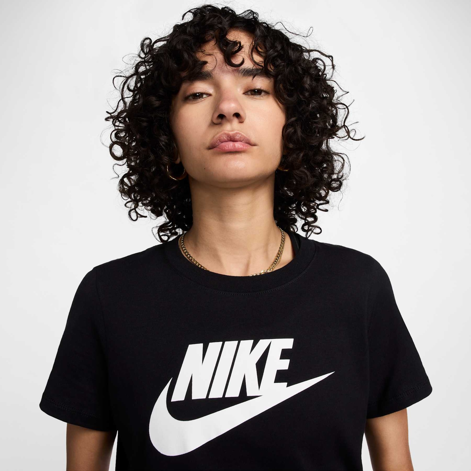 Camiseta Nike Sportswear Essential Feminina - Foto 3