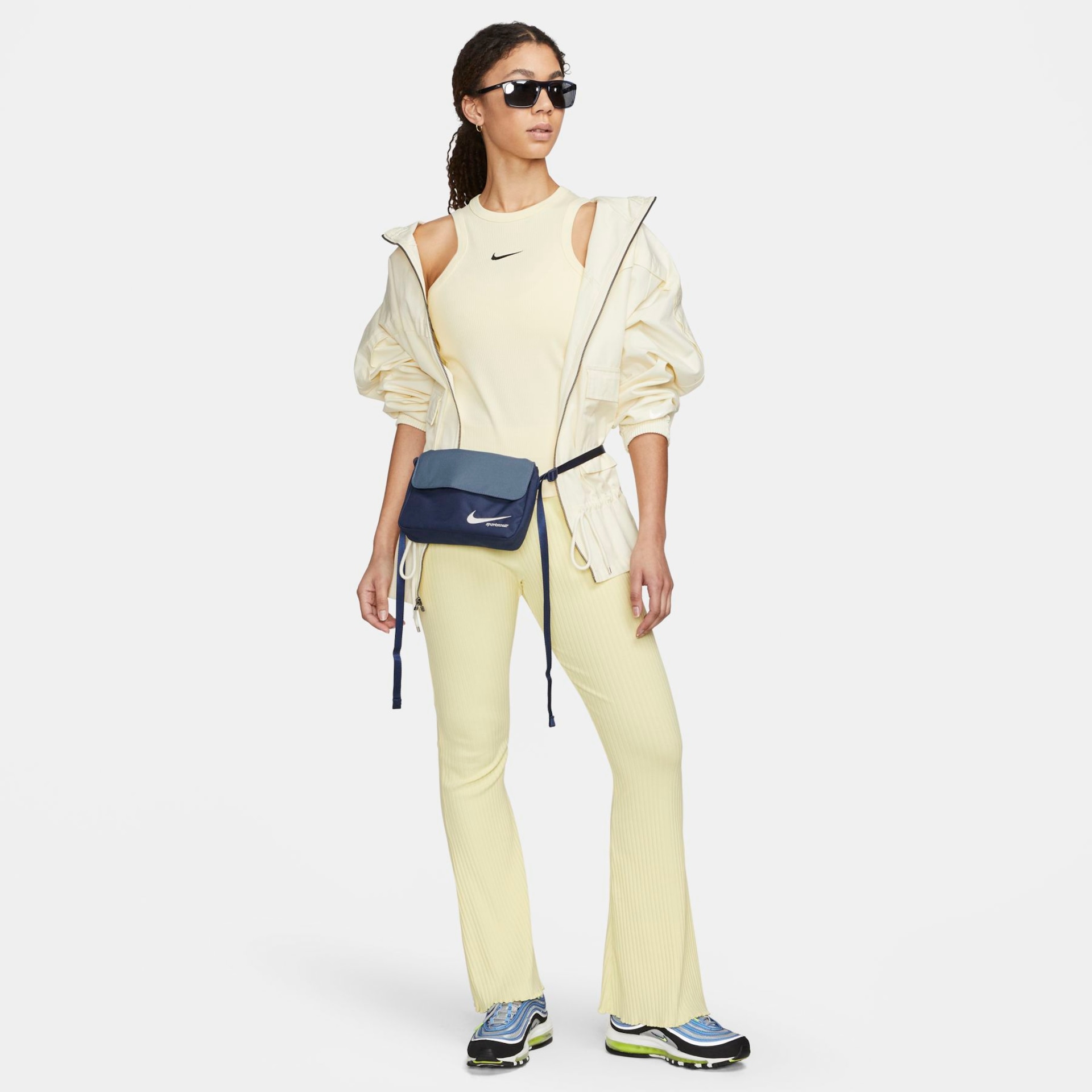 Bolsa Transversal Nike Sportswear Futura 365 Feminina - Foto 9