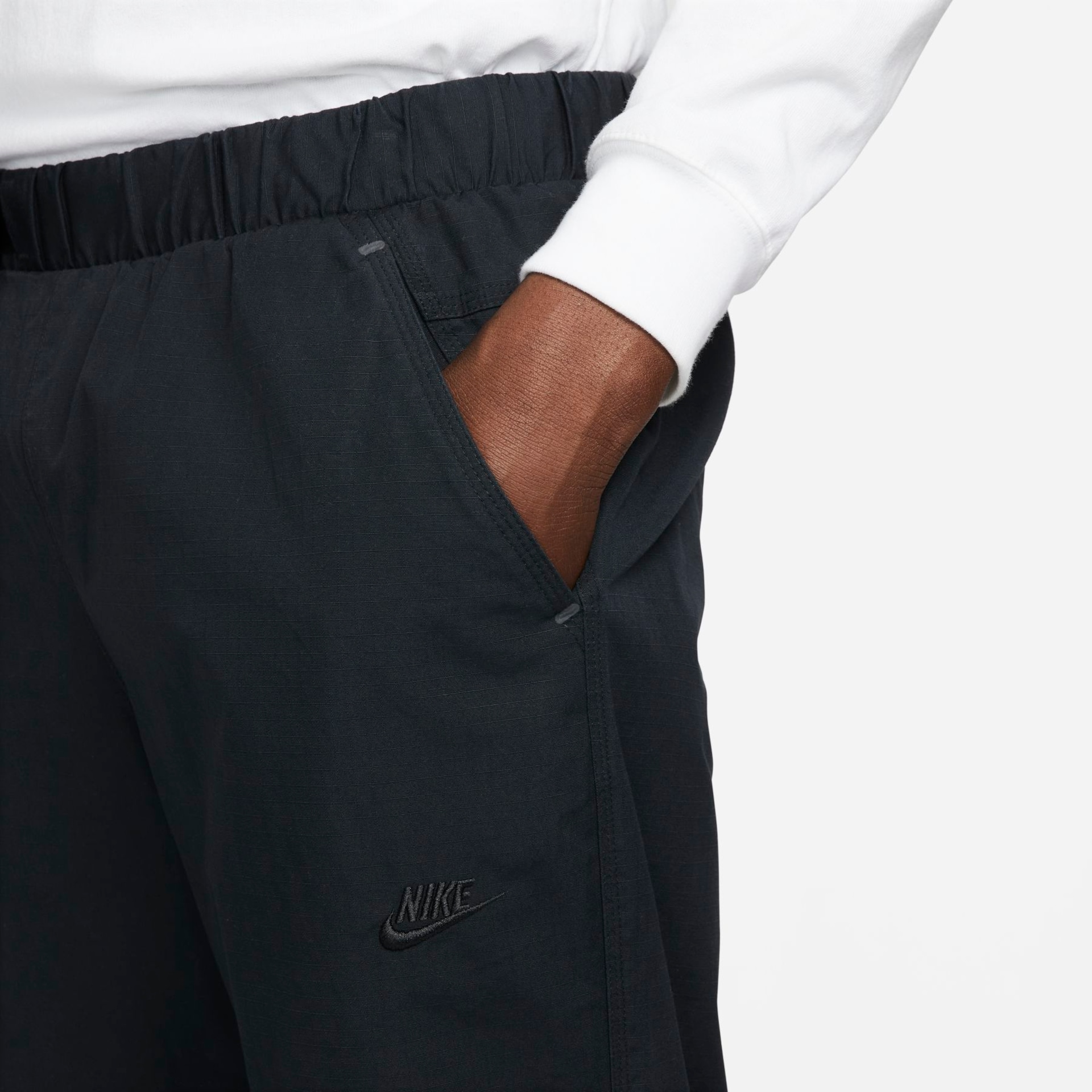 Calça Nike Sportswear UPF Tech Pack Woven Masculina - Foto 3