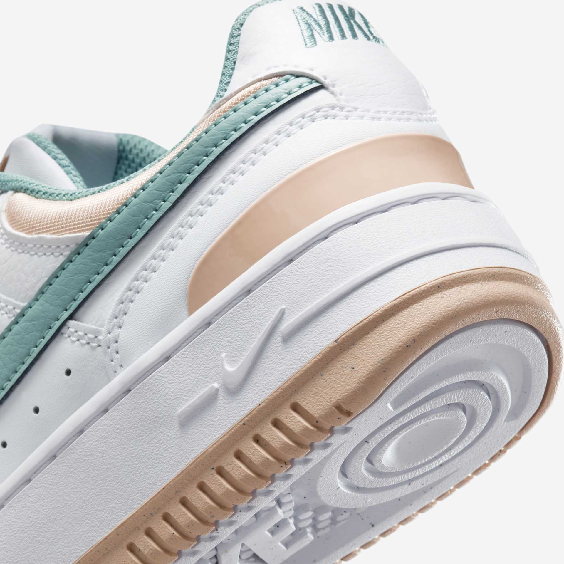 Tênis Nike Gamma Force Feminino - Foto 8