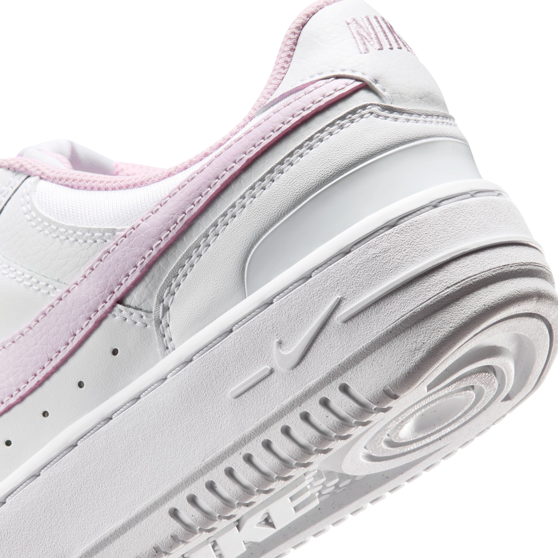 Tênis Nike Gamma Force Feminino - Foto 8