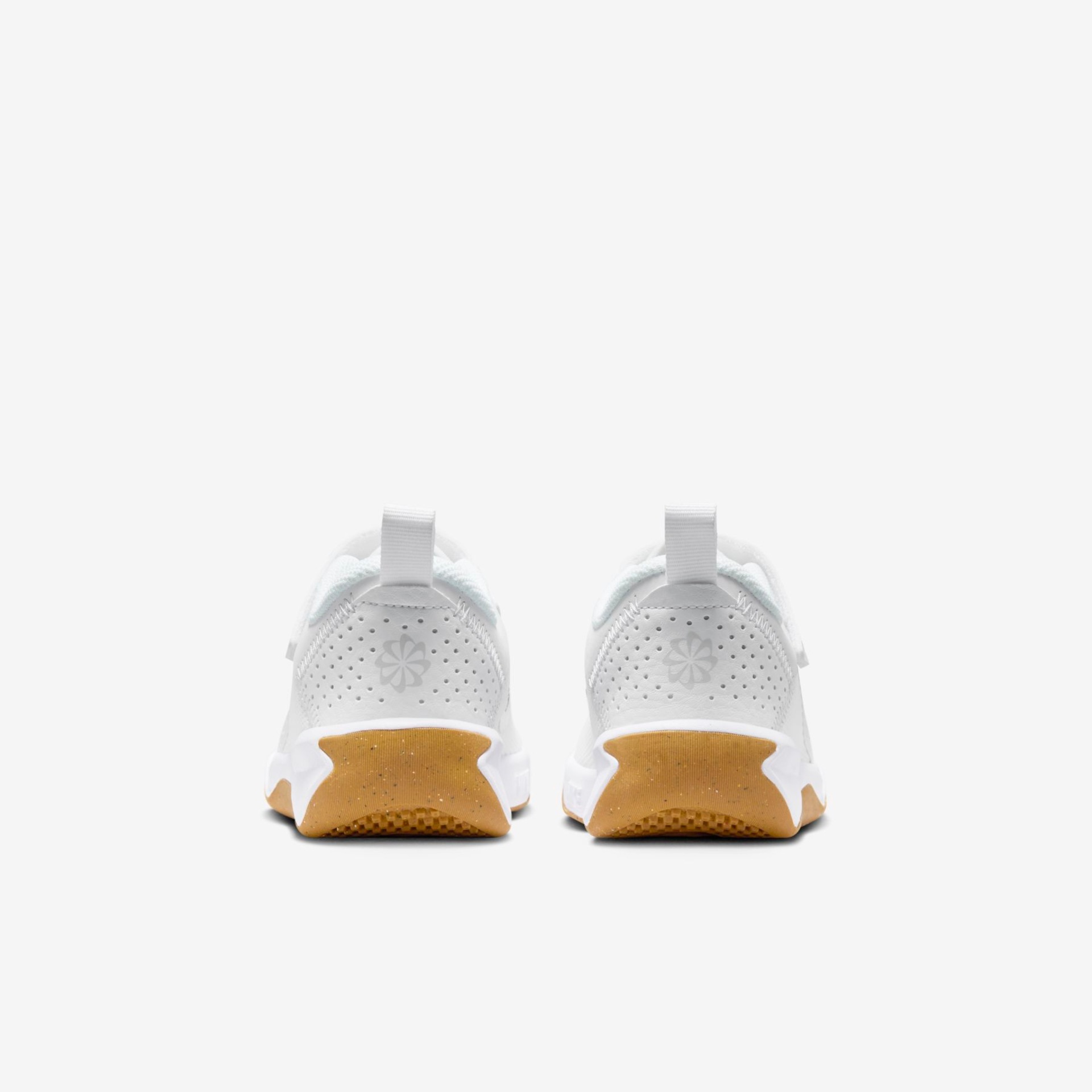 Tênis Nike Omni Multi-Court Infantil - Foto 6