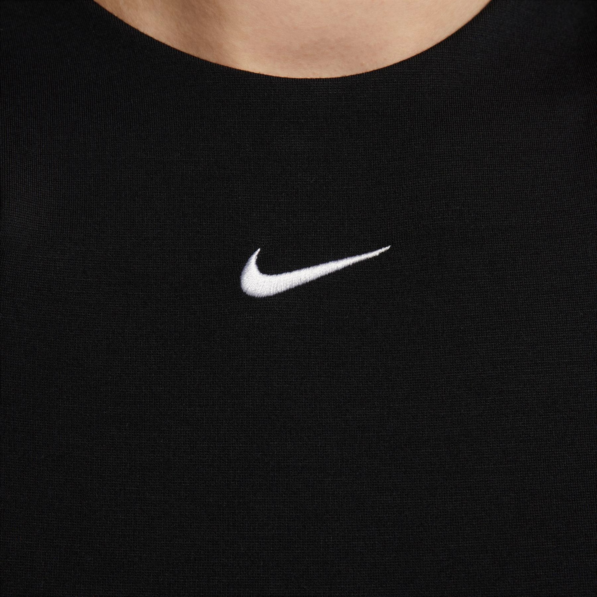 Camiseta Nike Sportswear Essentials Feminina - Foto 4