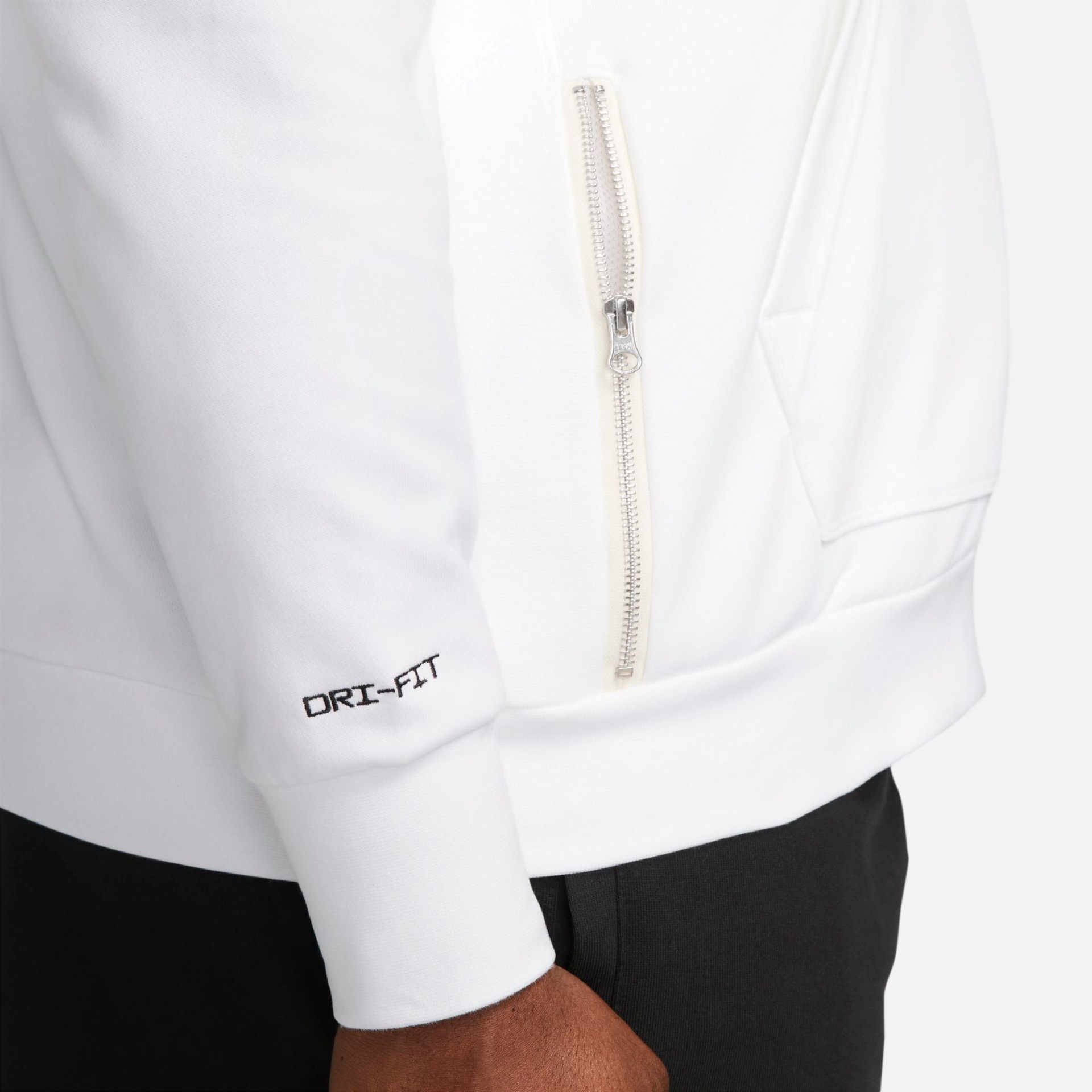 Blusão Nike Dri-FIT Standard Issue Masculino - Foto 12