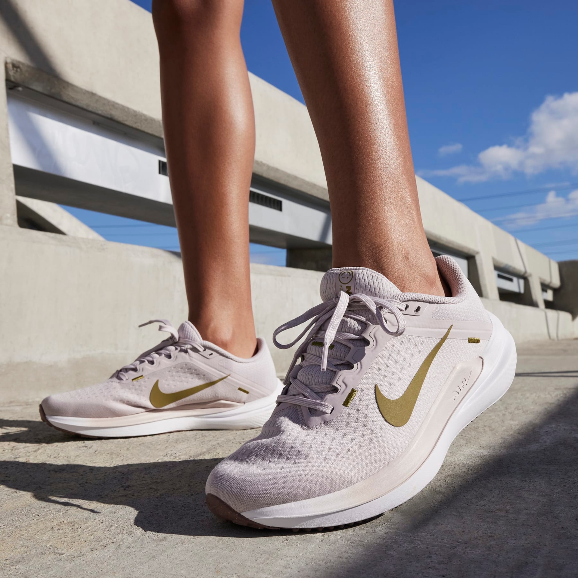 Tênis Nike Winflo 10 Feminino - Foto 15