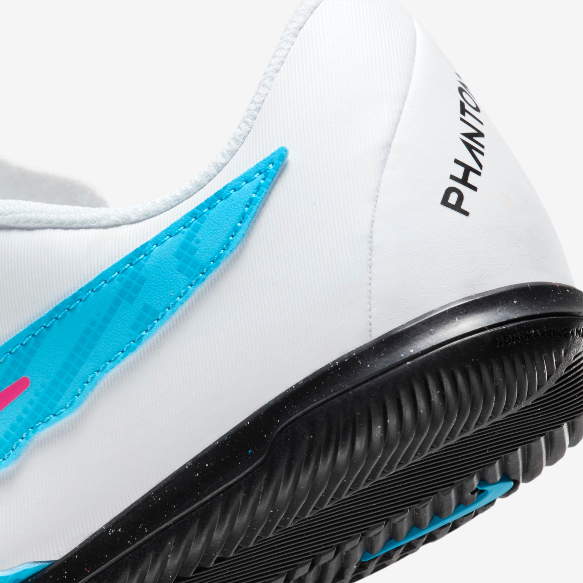 Chuteira Nike Phantom GX Club Infantil Futsal - Foto 8