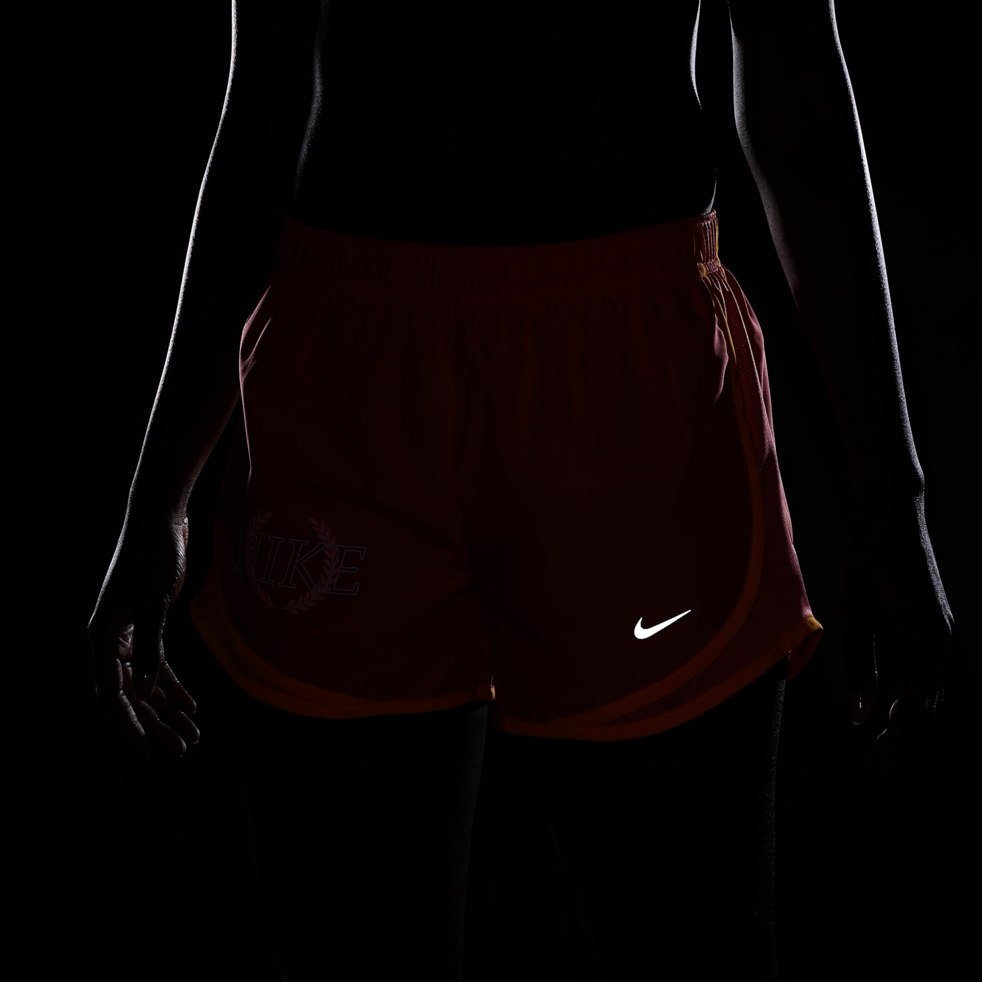 Shorts Nike Dri-FIT Tempo Feminino - Foto 7