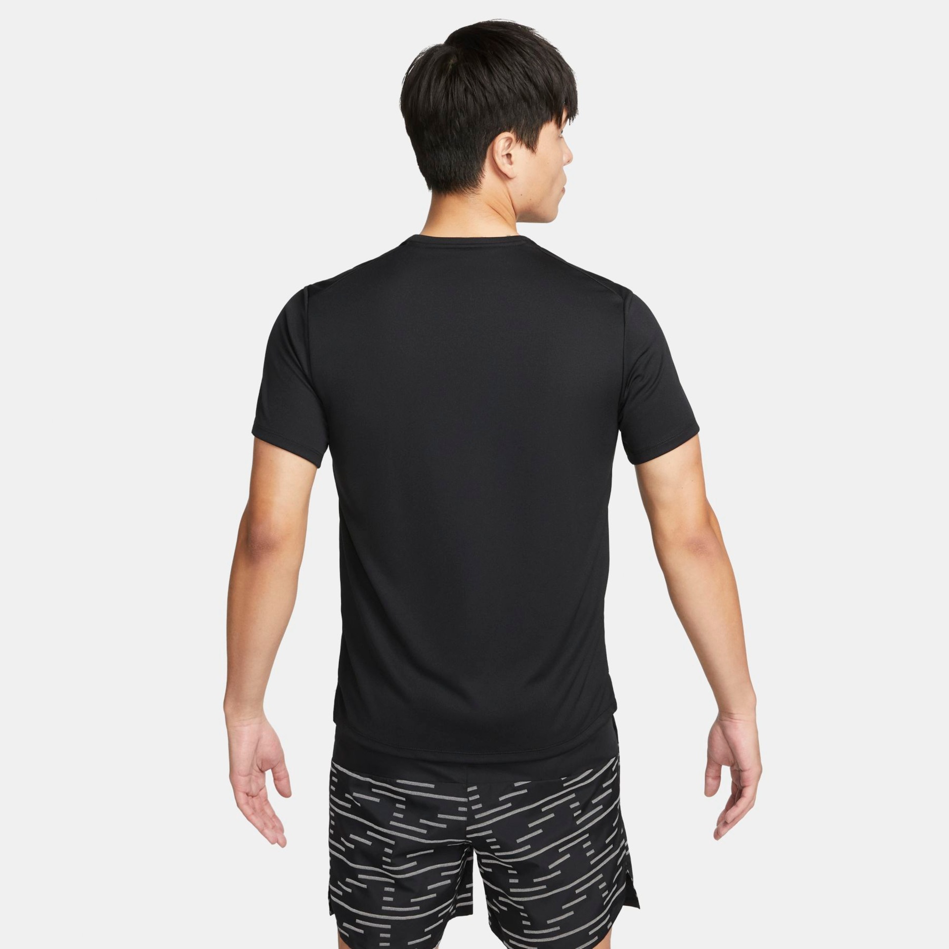 Camiseta Nike Dri-FIT Run Division Miler Masculina - Foto 2