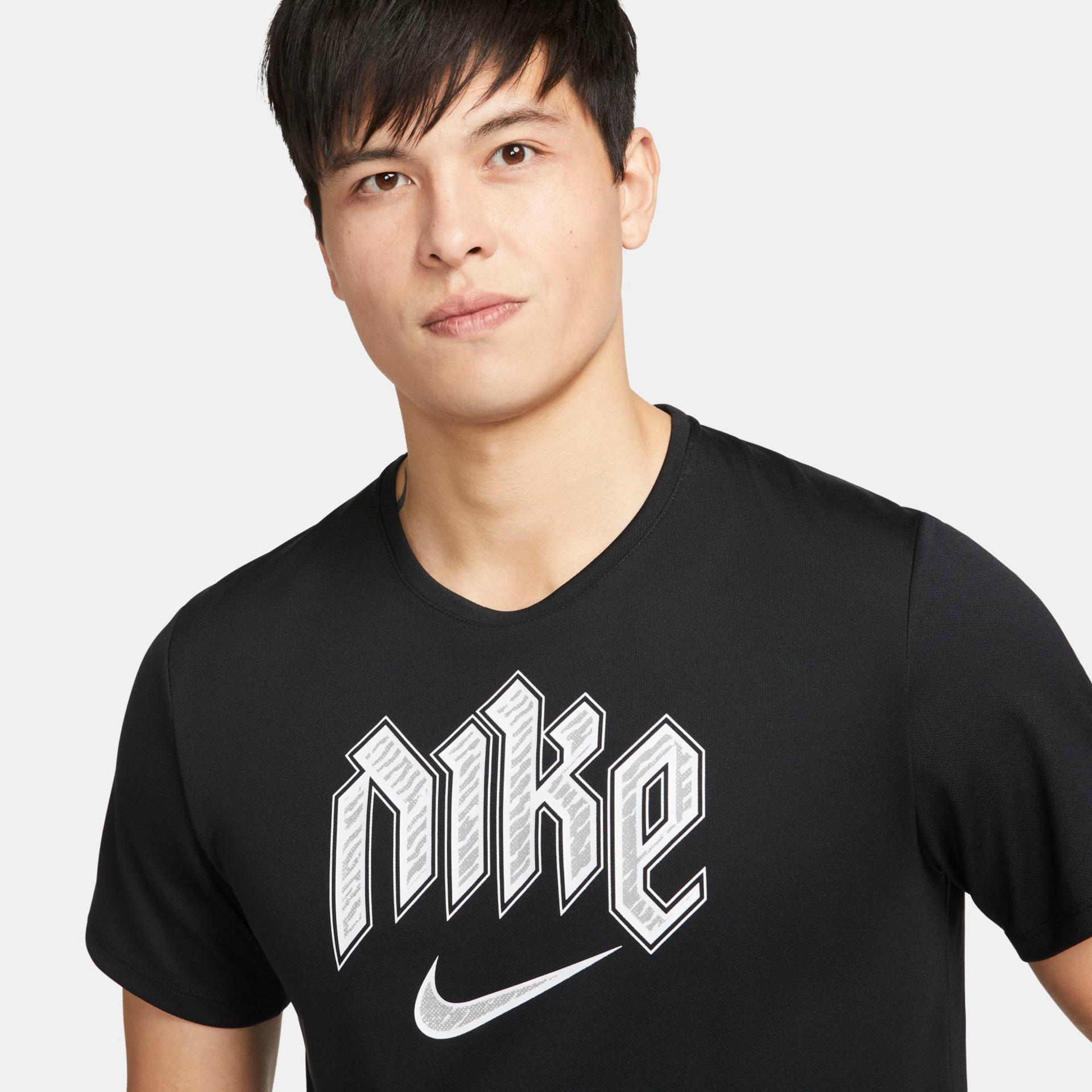 Camiseta Nike Dri-FIT Run Division Miler Masculina - Foto 3