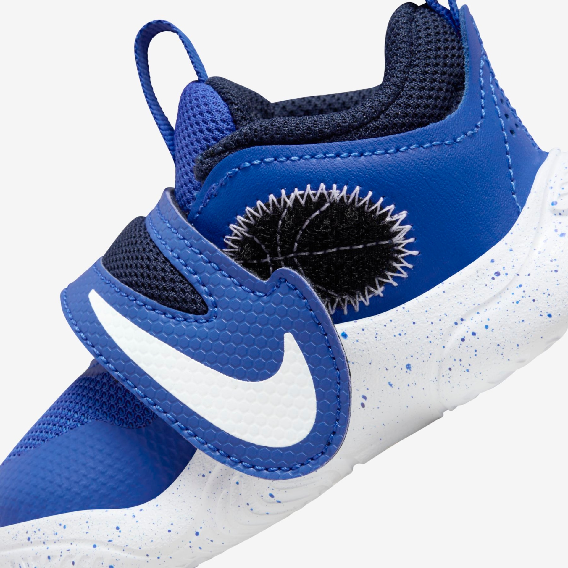 Tênis Nike Team Hustle D11 Infantil - Foto 8